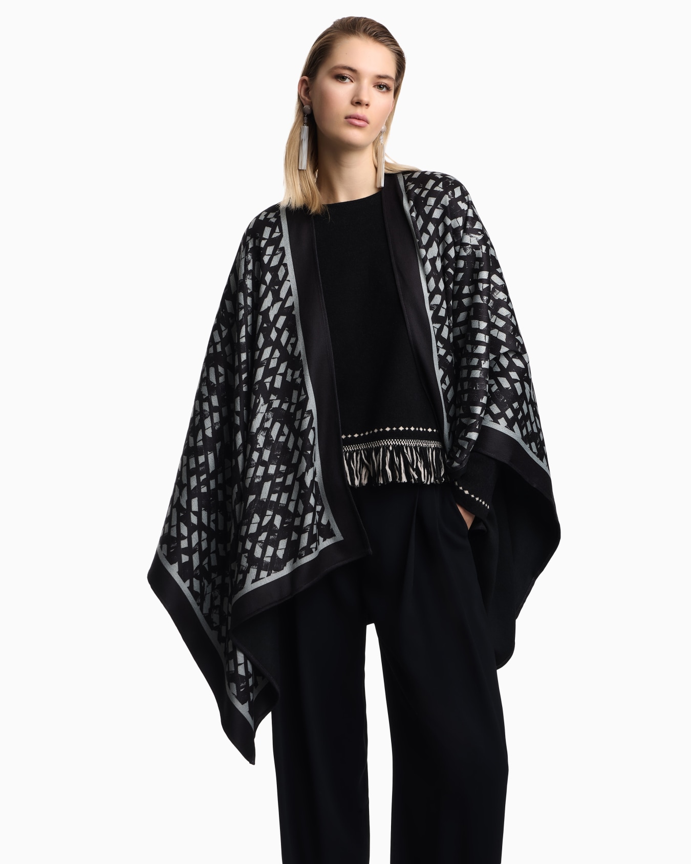 Double-sided jacquard cape Slide 3