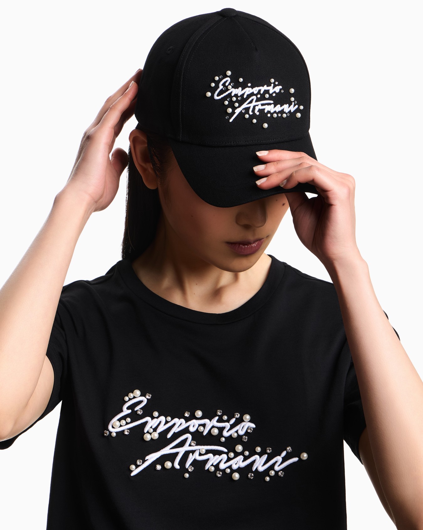 Baseball cap in canvas with signature logo embroidery Slide 3