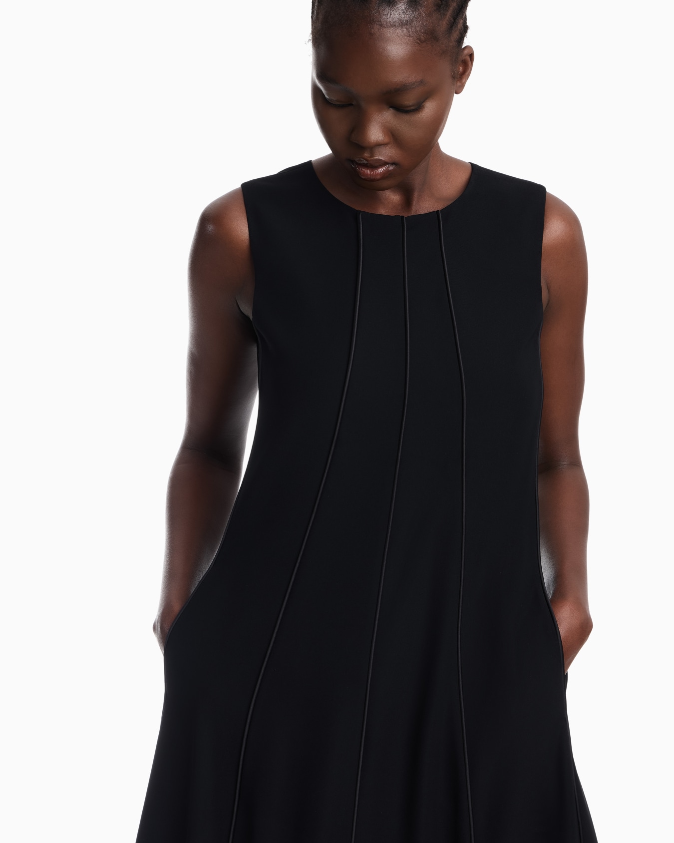 Sleeveless dress in techno cady with vertical piping Slide 5