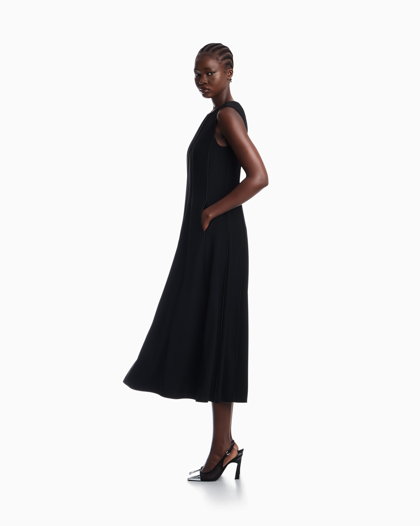 Sleeveless dress in techno cady with vertical piping Slide 6