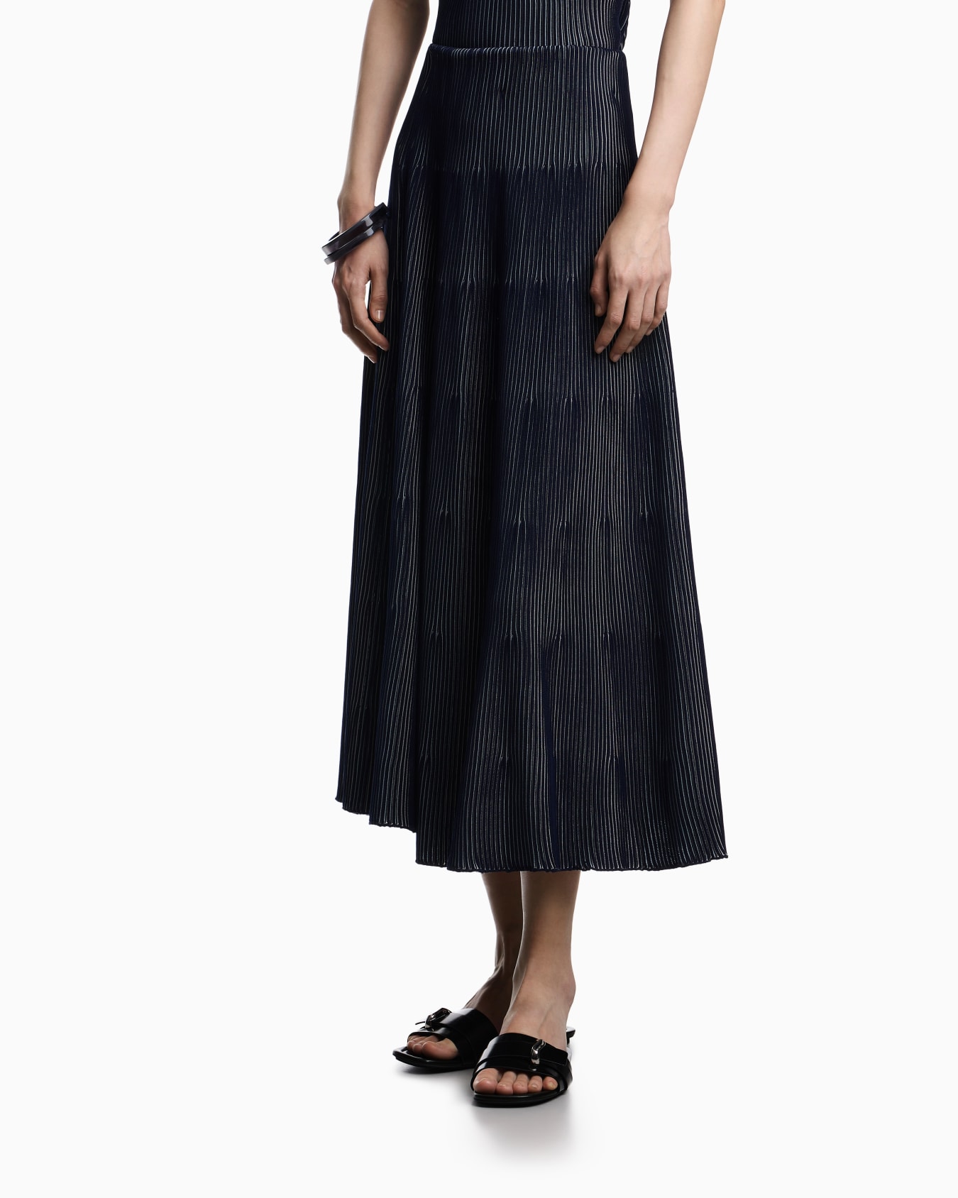 Long skirt in knit with interrib effect Slide 3