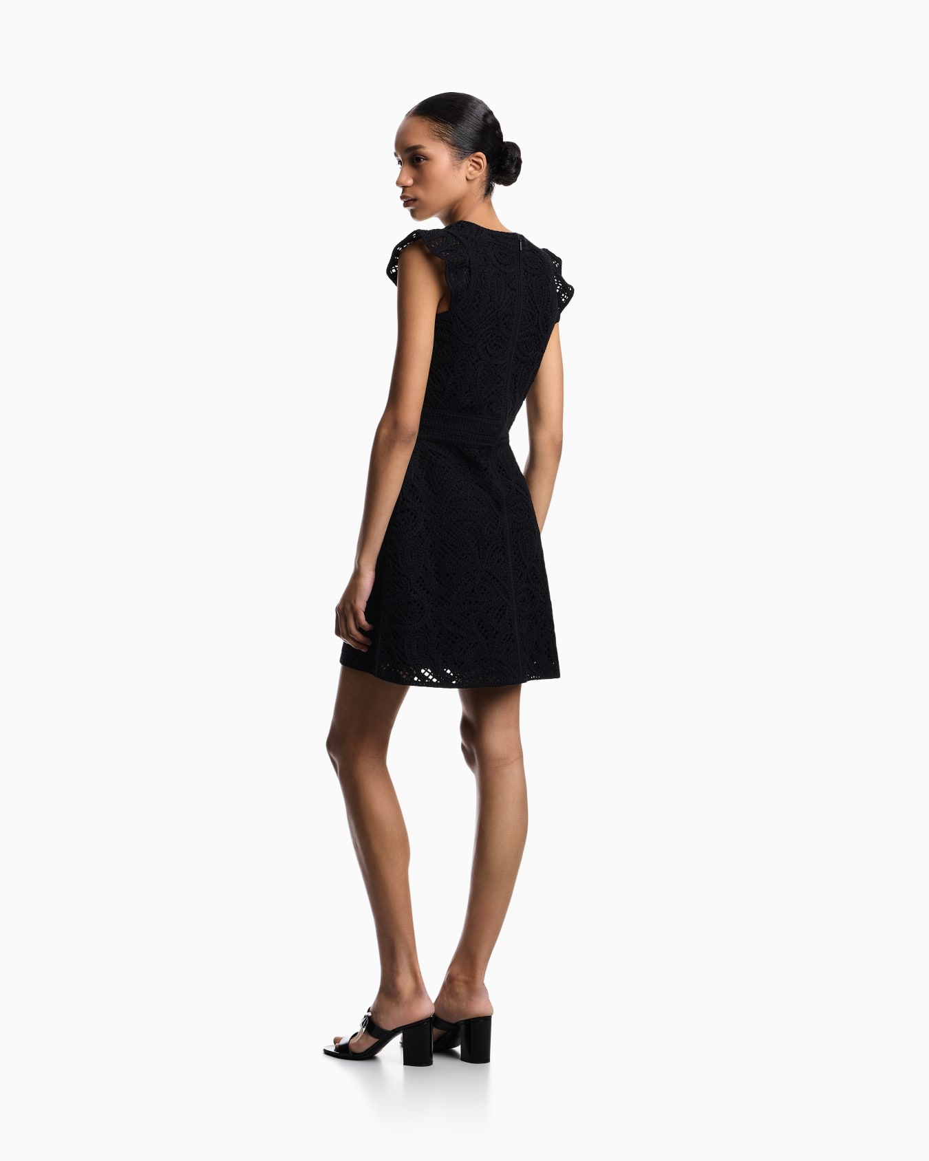 Dress in macramé-effect Cornely embroidered fabric Slide 2