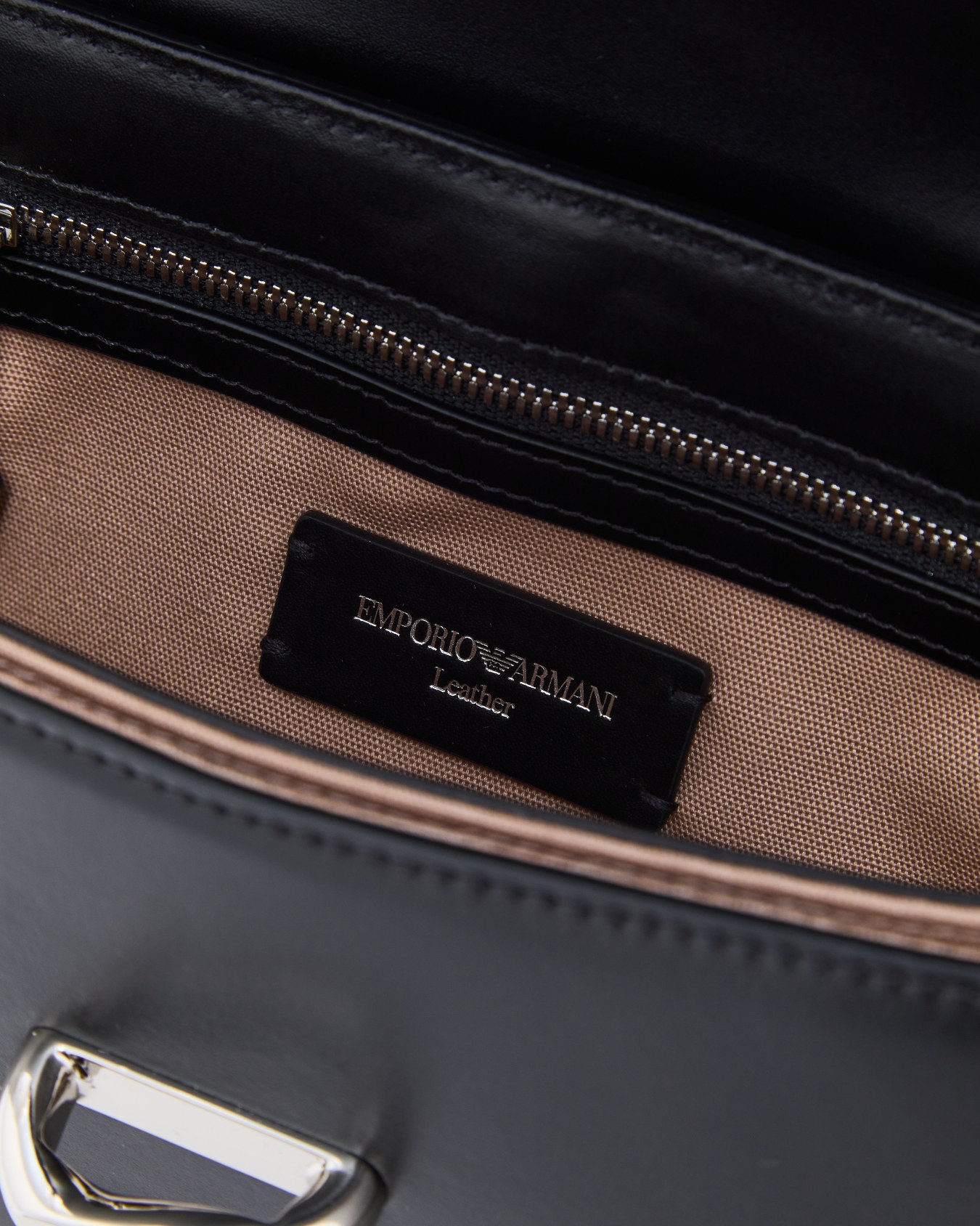 Smooth leather shoulder bag Slide 3