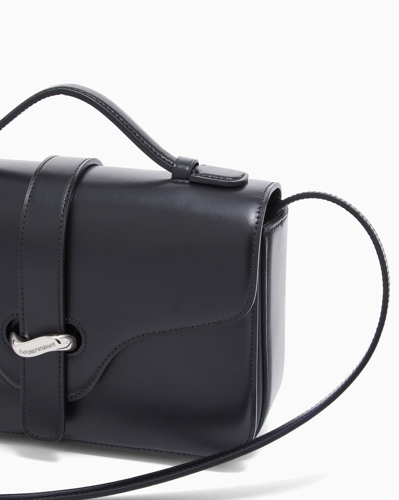 Smooth leather shoulder bag Slide 4