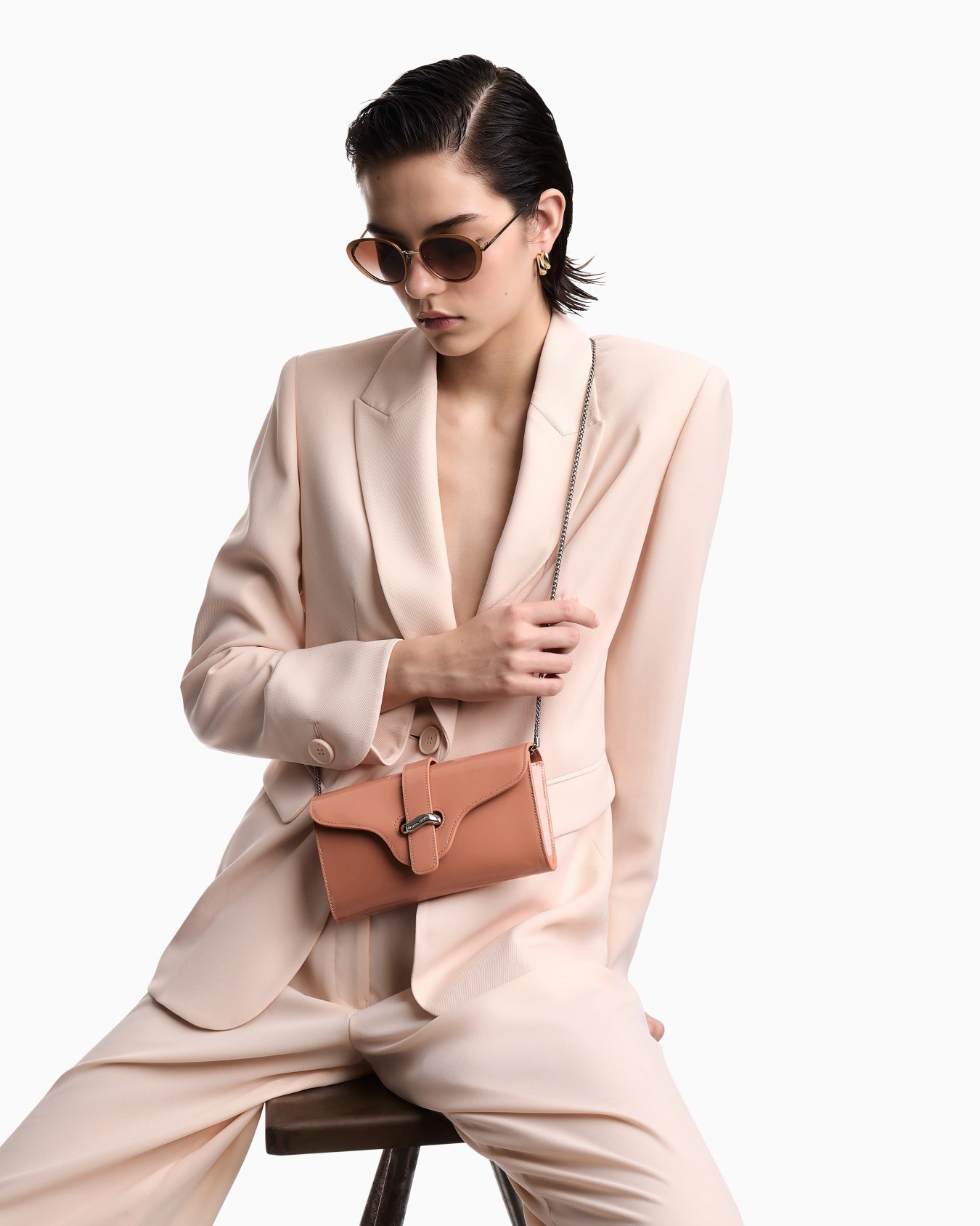 Patent leather mini shoulder bag Slide 5