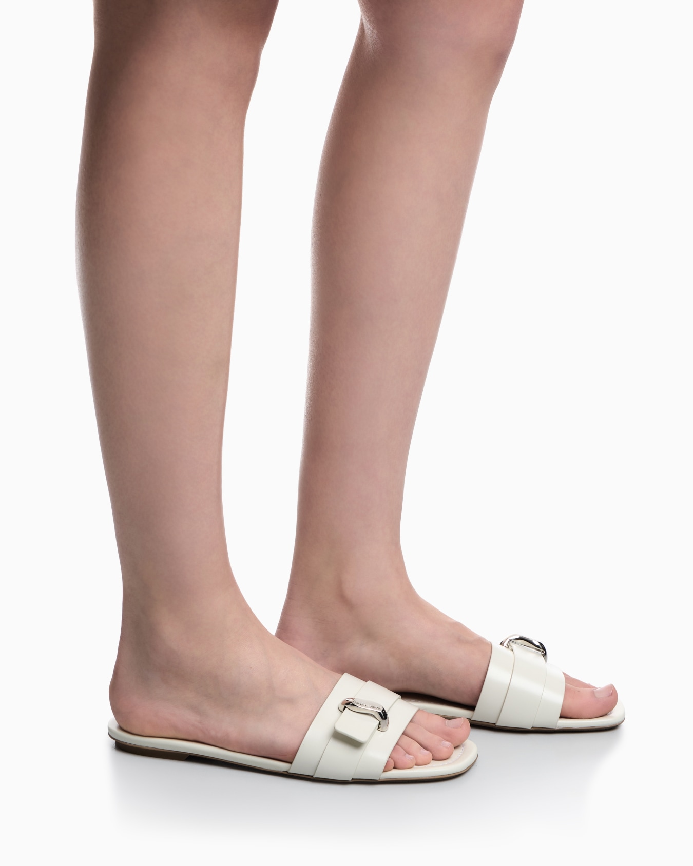 Shiny polished leather band sandals Slide 5