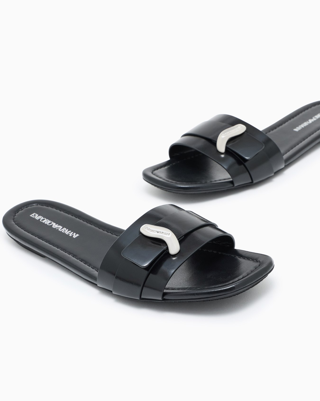 Shiny polished leather band sandals Slide 4