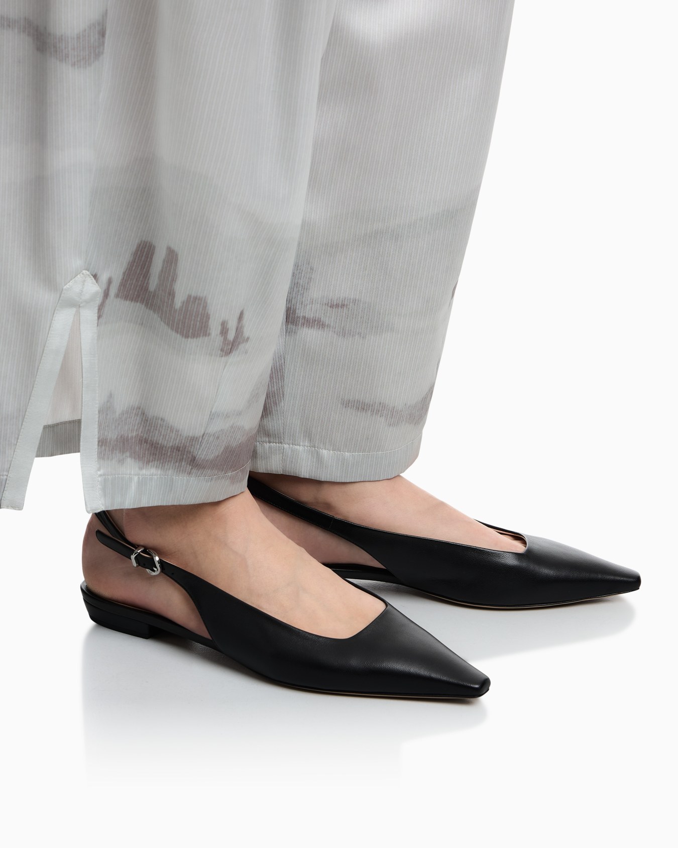 Ballet flat in nappa leather with a leather and rubber sole Slide 6