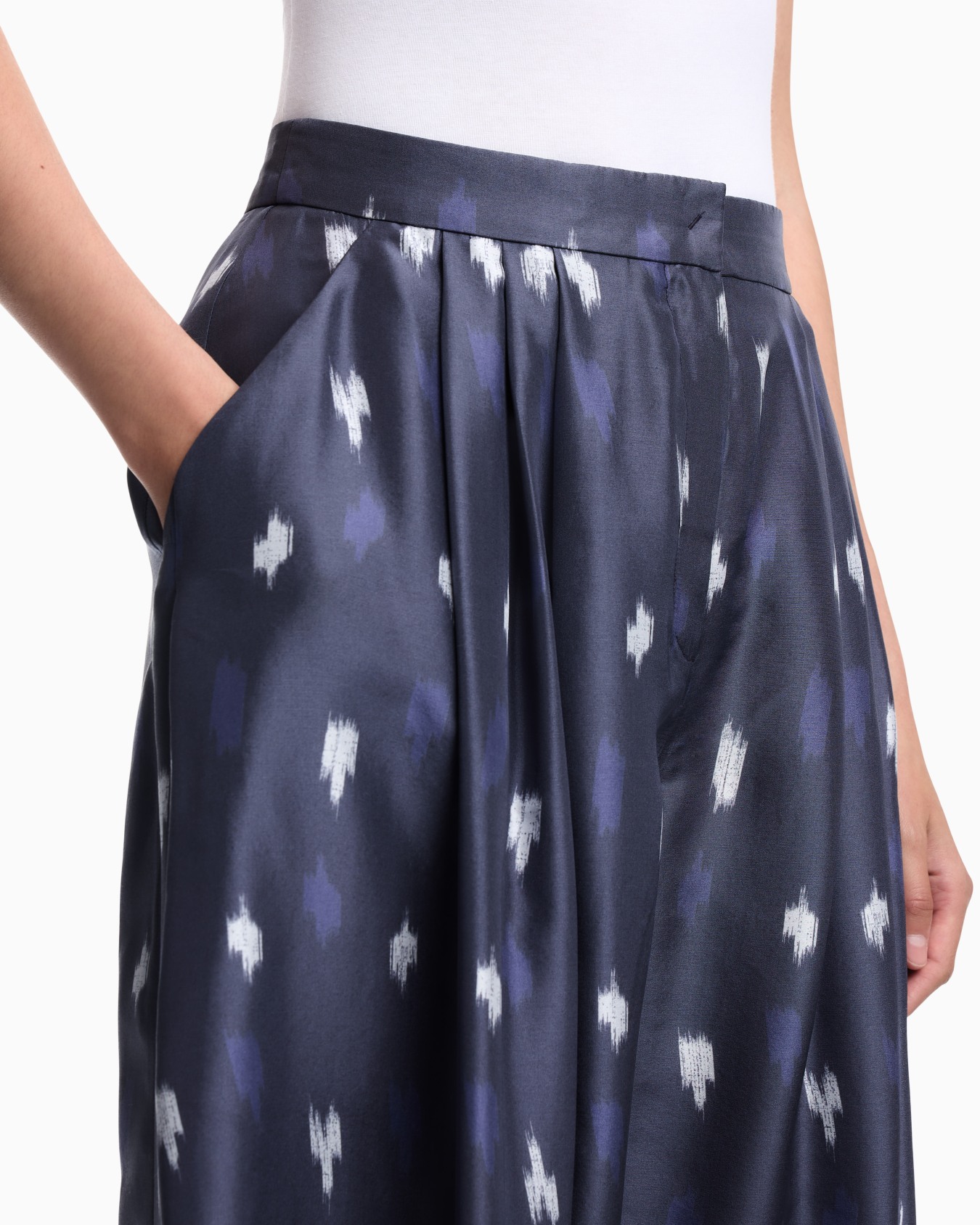 Hose aus Shantung-Seide mit weitem Bein und Carpet-Print Folie 6