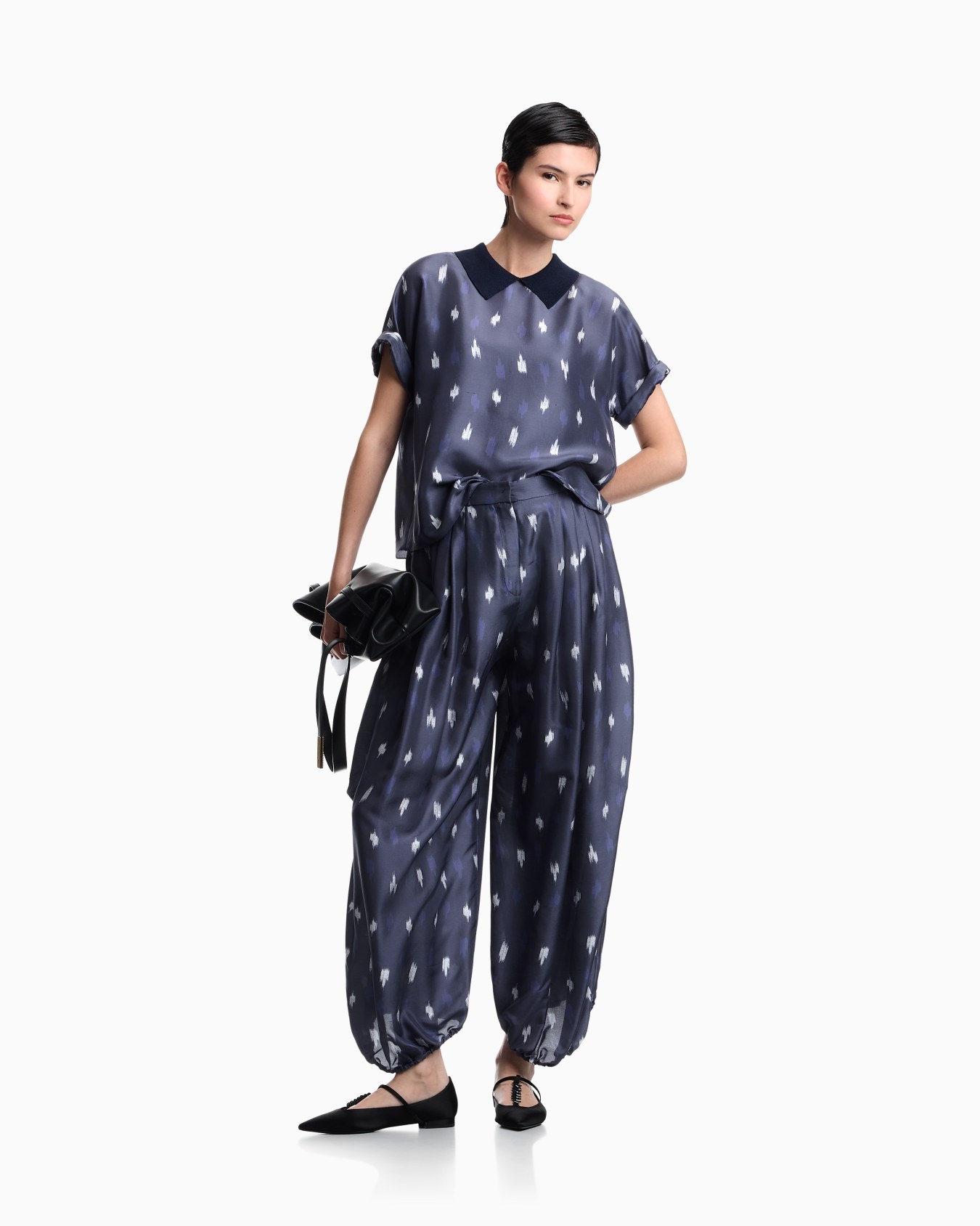 Hose aus Shantung-Seide mit weitem Bein und Carpet-Print Folie 1