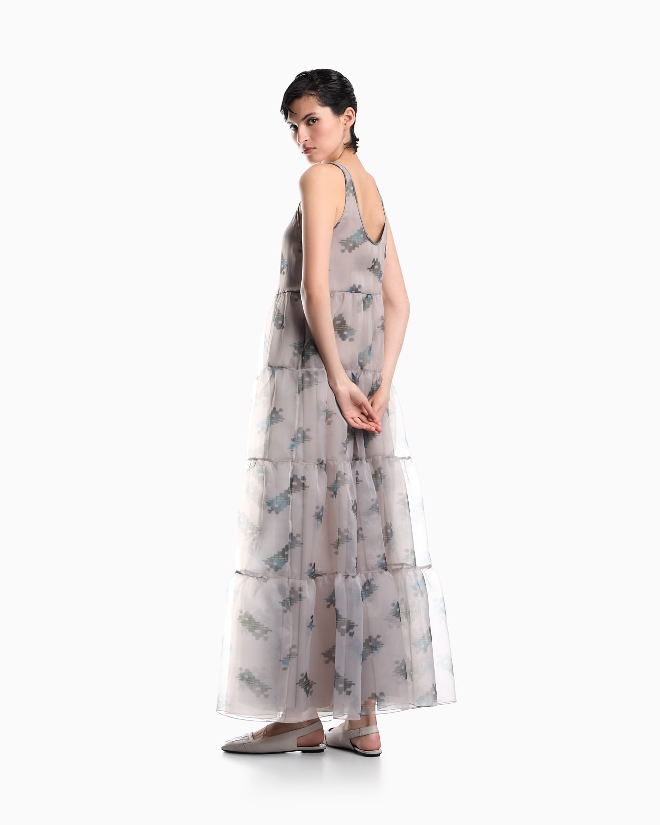 Long flounced dress in technical organza with carpet print Slide 4