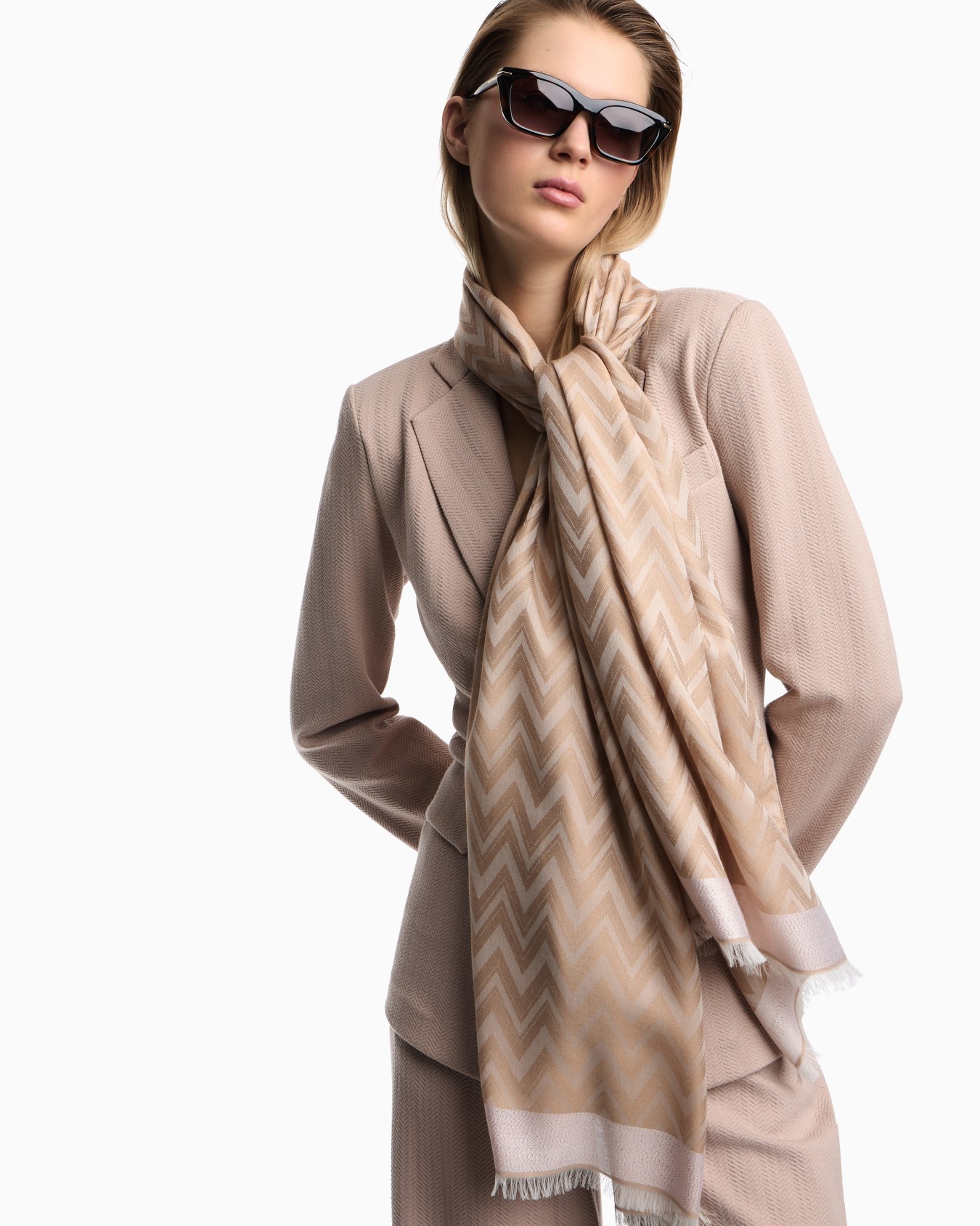 Chevron jacquard scarf Slide 2