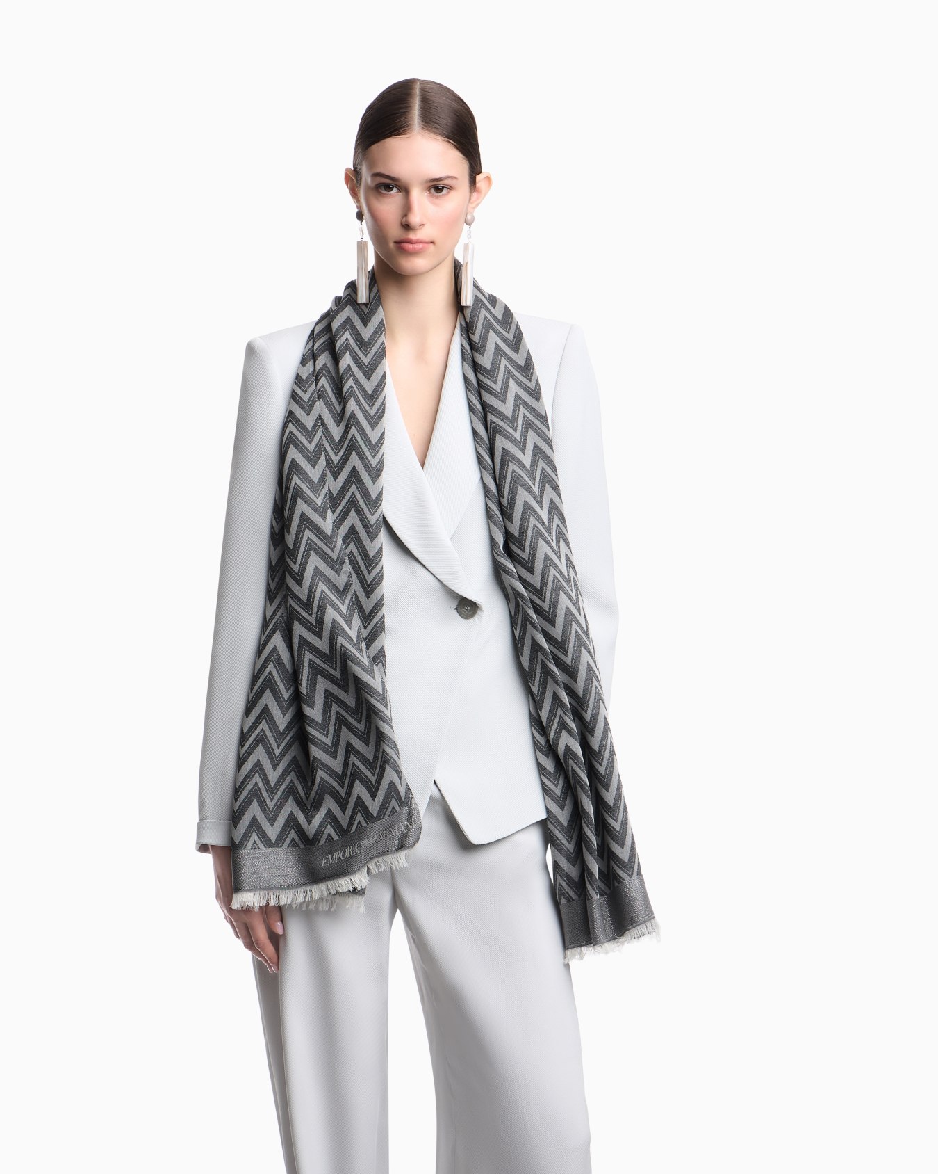 Chevron jacquard scarf Slide 2