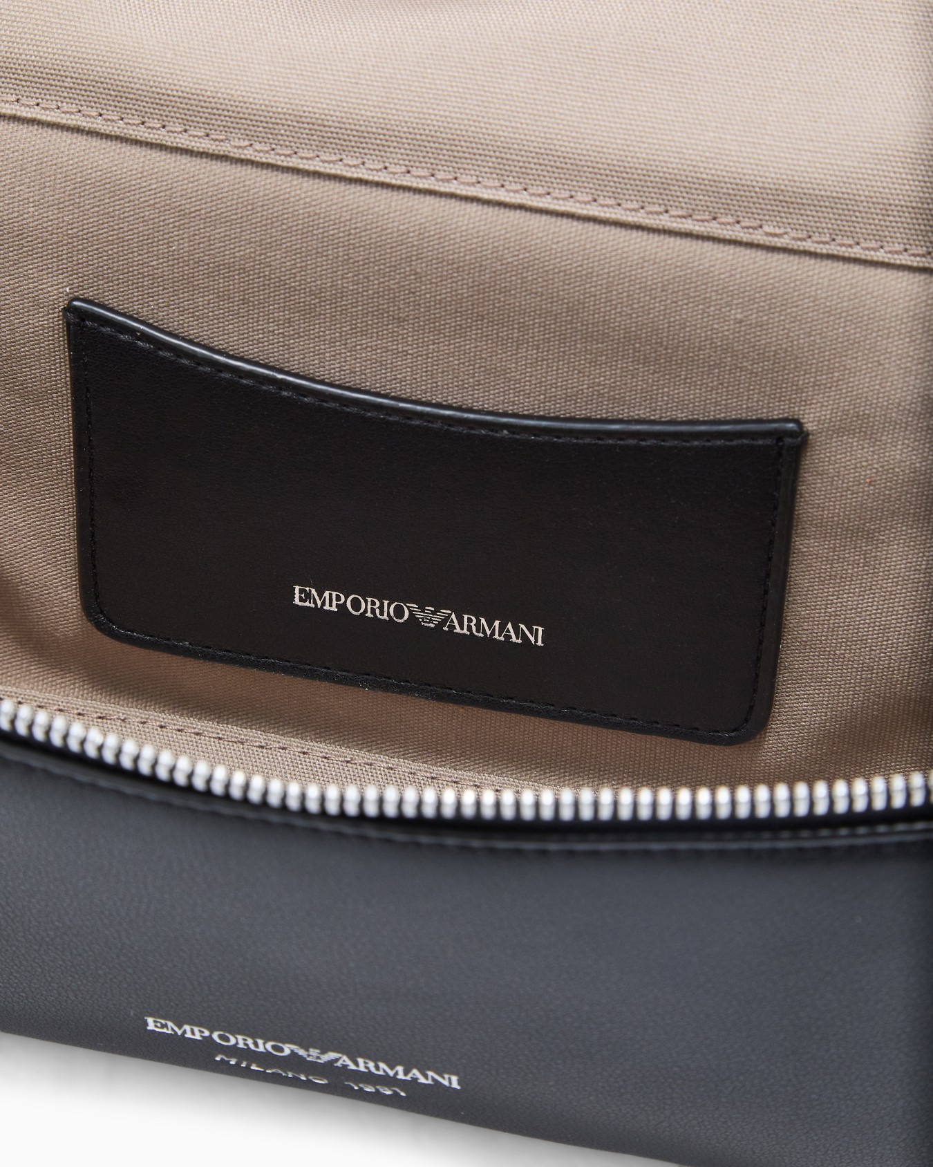 Vanity-Case zum Umhängen aus Nappaleder Folie 3