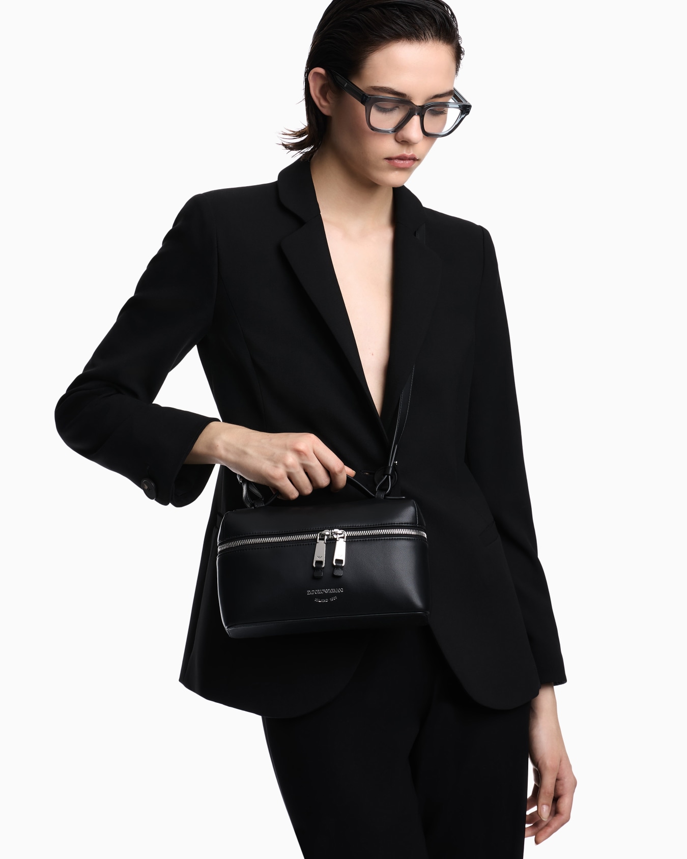 Nappa leather vanity case with shoulder strap Slide 5