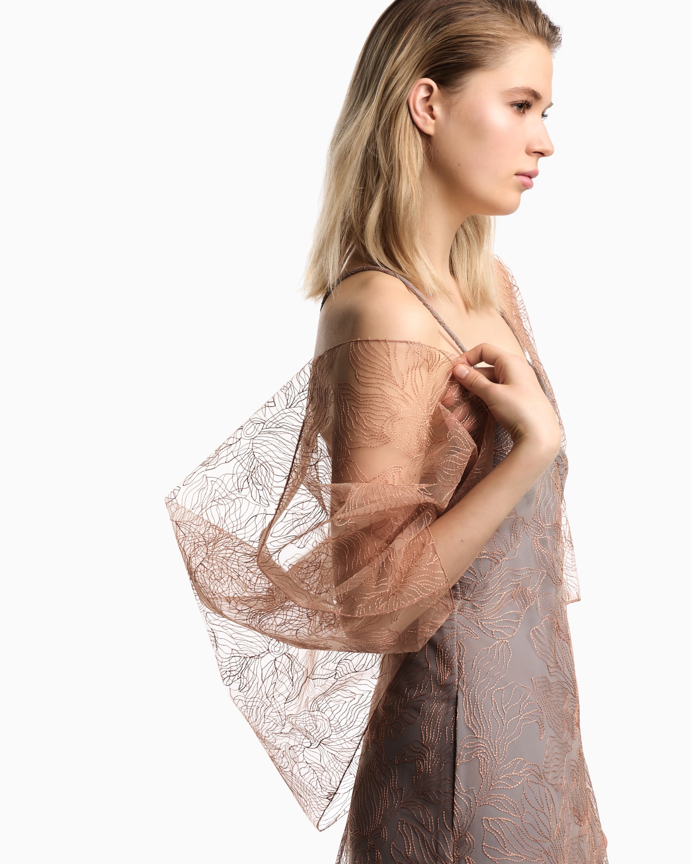 Embroidered tulle cape Slide 4