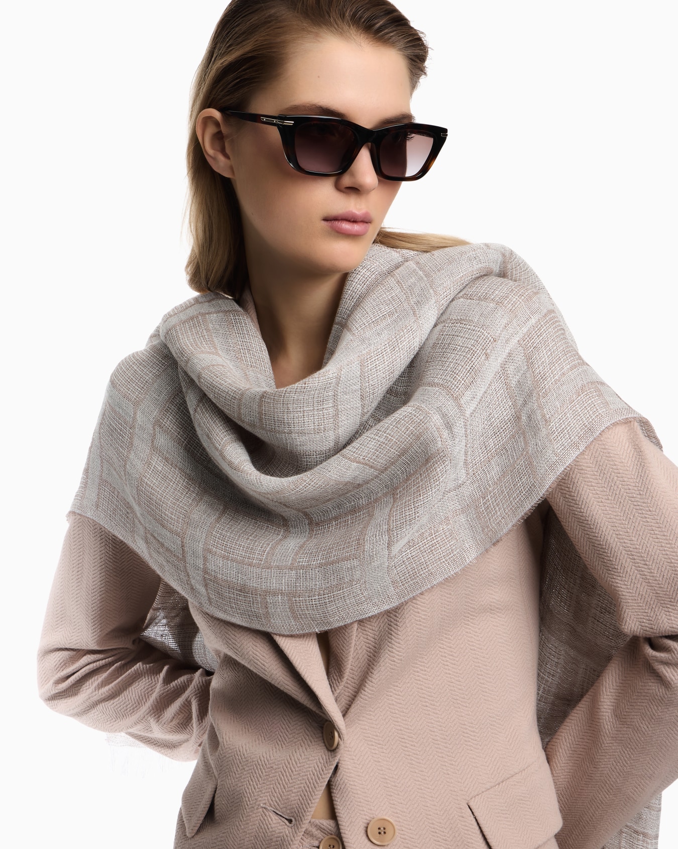 Brushed linen scarf with lurex Slide 2