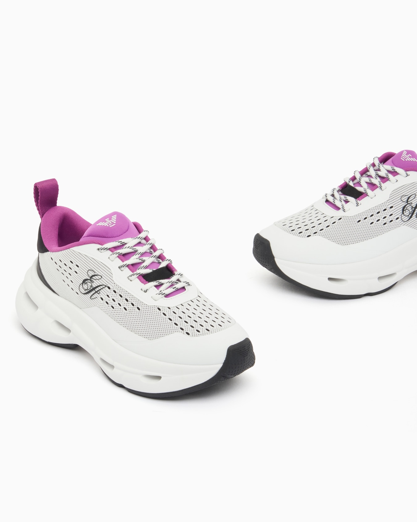Breathable mesh sneakers with a thick cushioned rubber sole Slide 4