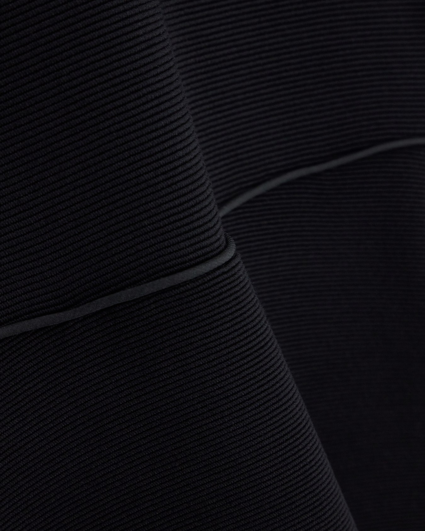 Unlined dress in ottoman jersey with matte satin piping Slide 3