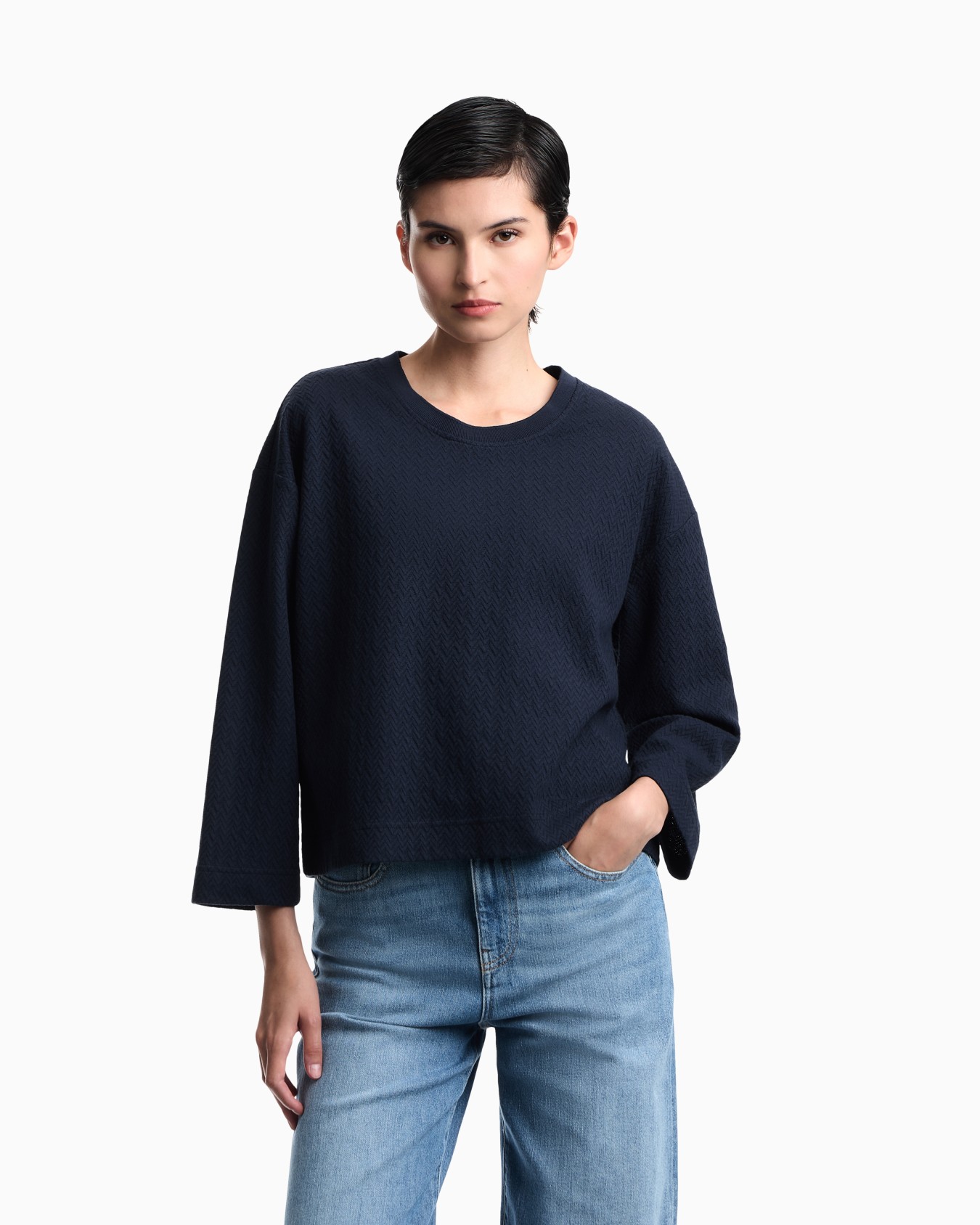 Crew neck cotton jacquard jumper with a chevron pattern Slide 2