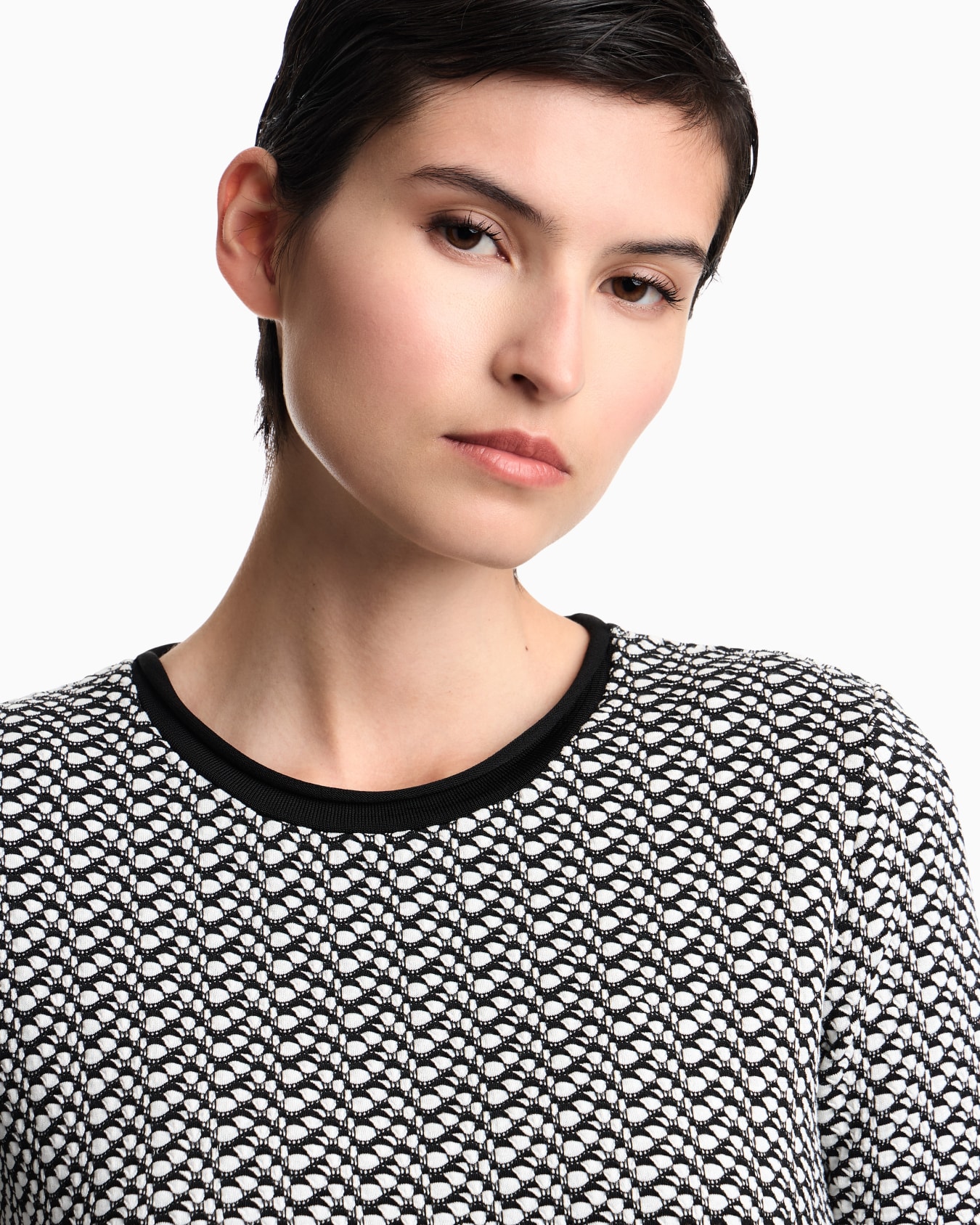 Short-sleeve jumper in geometric jacquard jersey Slide 6
