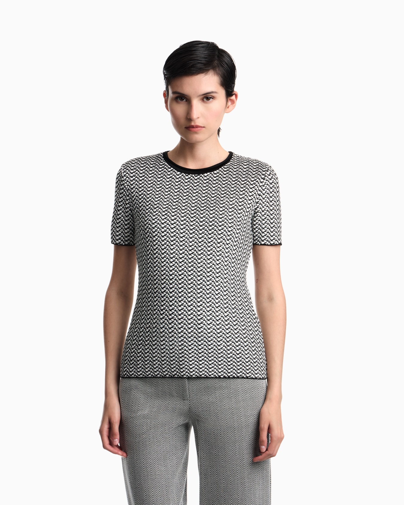 Short-sleeve jumper in geometric jacquard jersey Slide 3