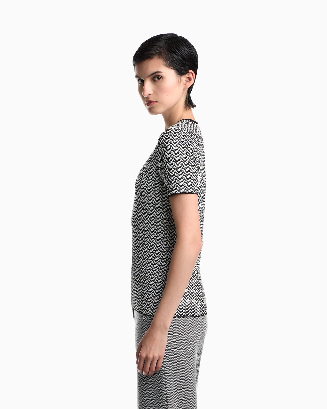 Short-sleeve jumper in geometric jacquard jersey Slide 7