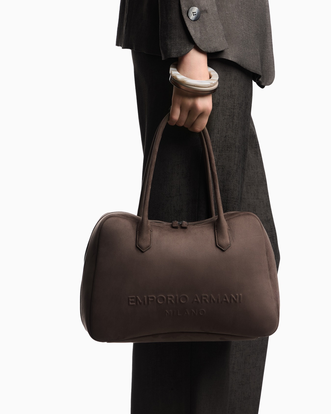 Eagle Club capsule collection suede-effect shoulder bag Slide 5