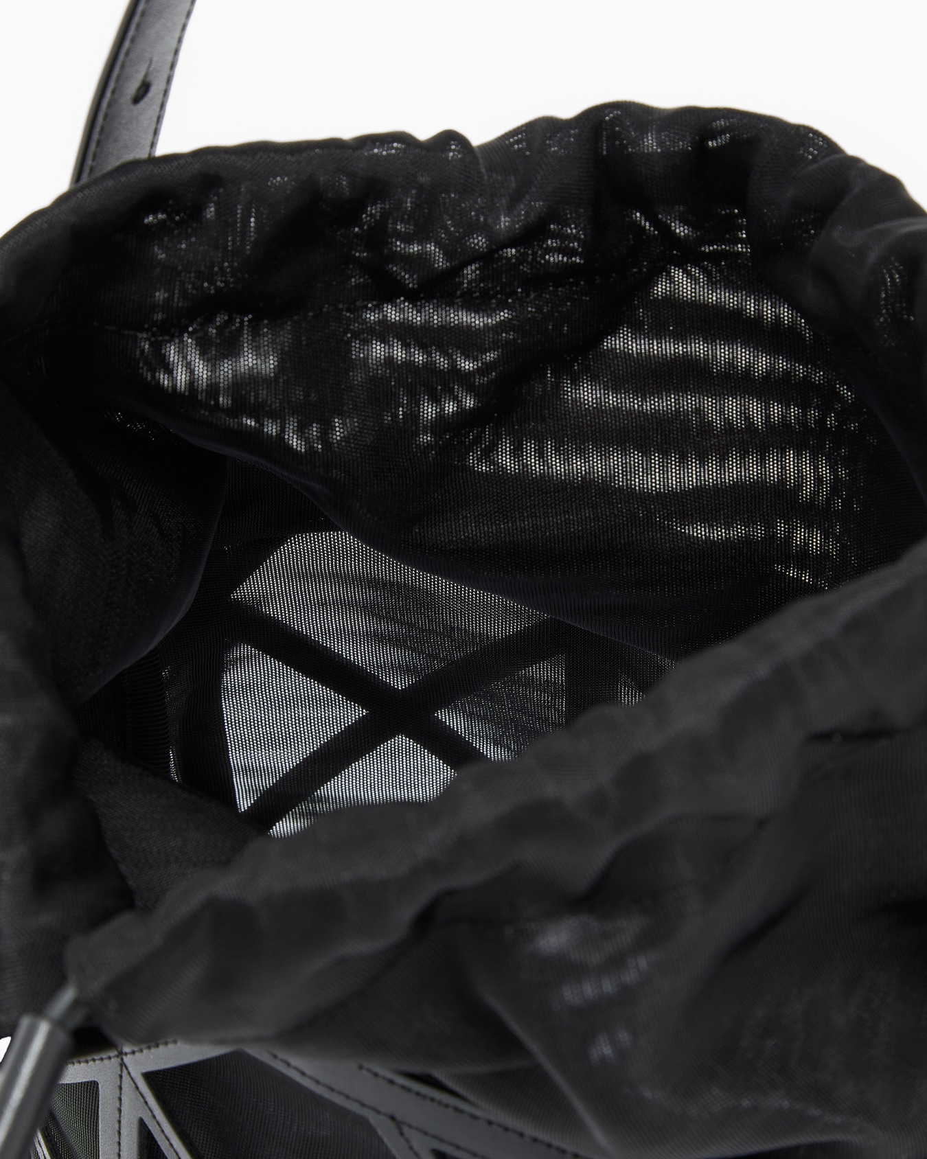 Bolso cubo de piel y malla Diapositiva 3