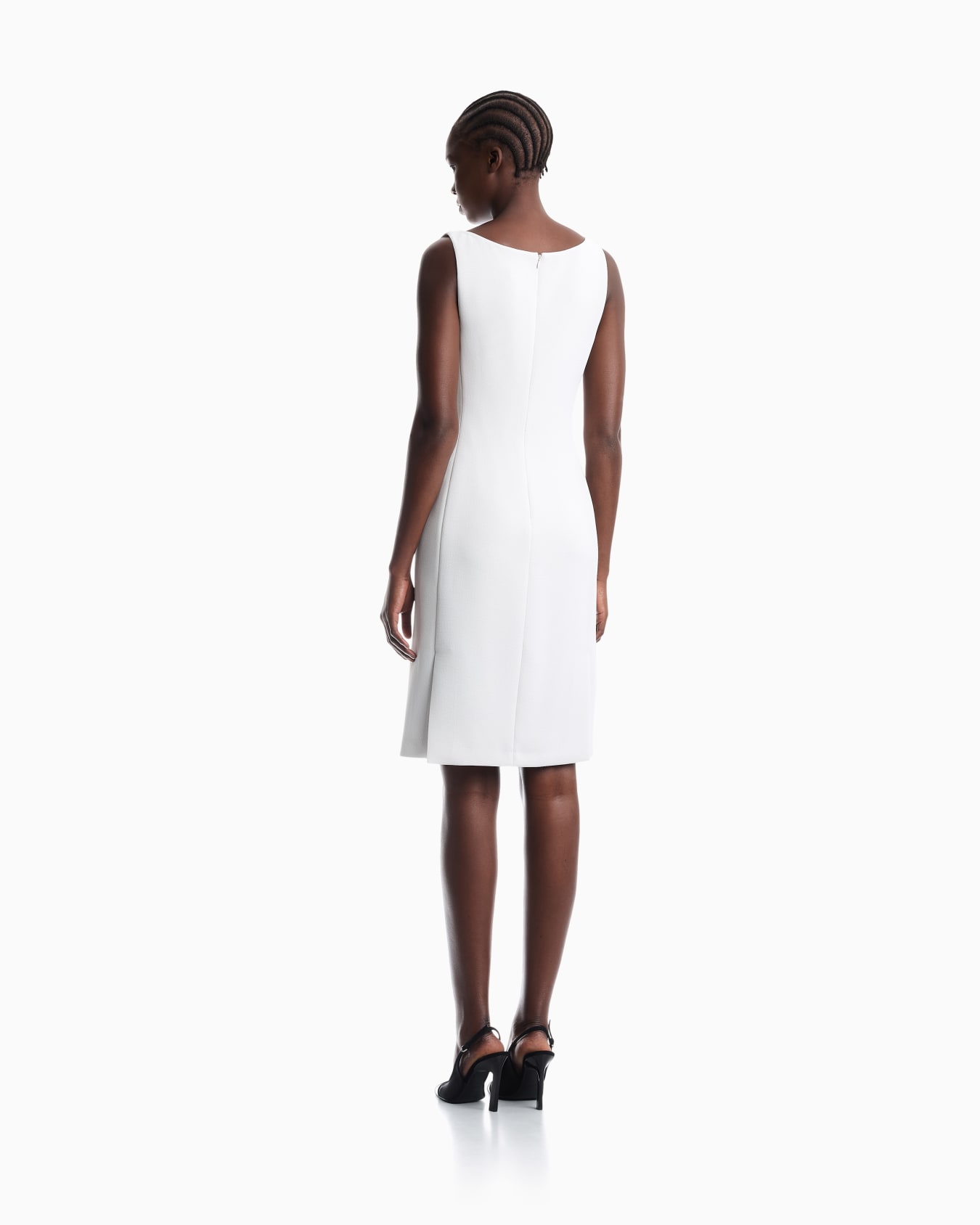 Slim sleeveless dress with a boat neckline and back zip Slide 4