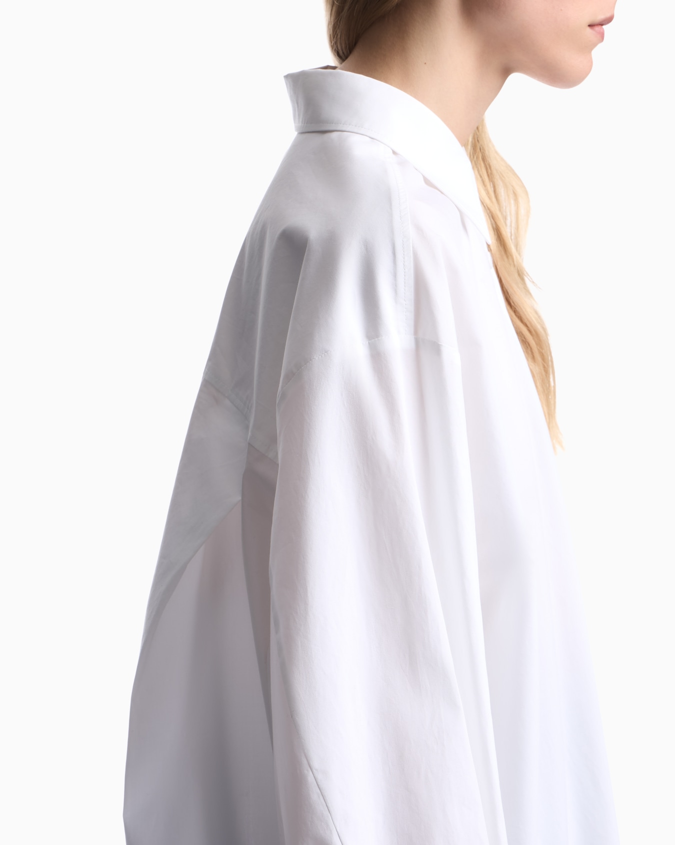 Cotton poplin shirt with a pointed collar and long sleeves Slide 6