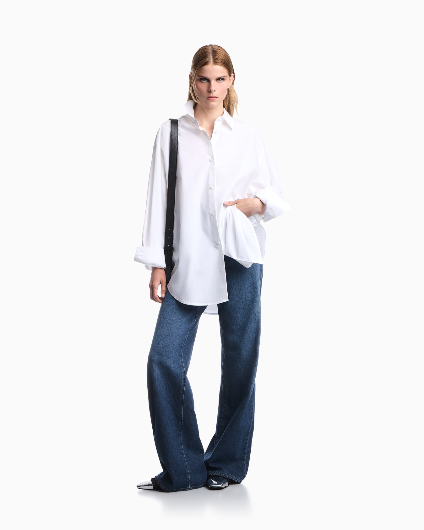 Cotton poplin shirt with a pointed collar and long sleeves Slide 1
