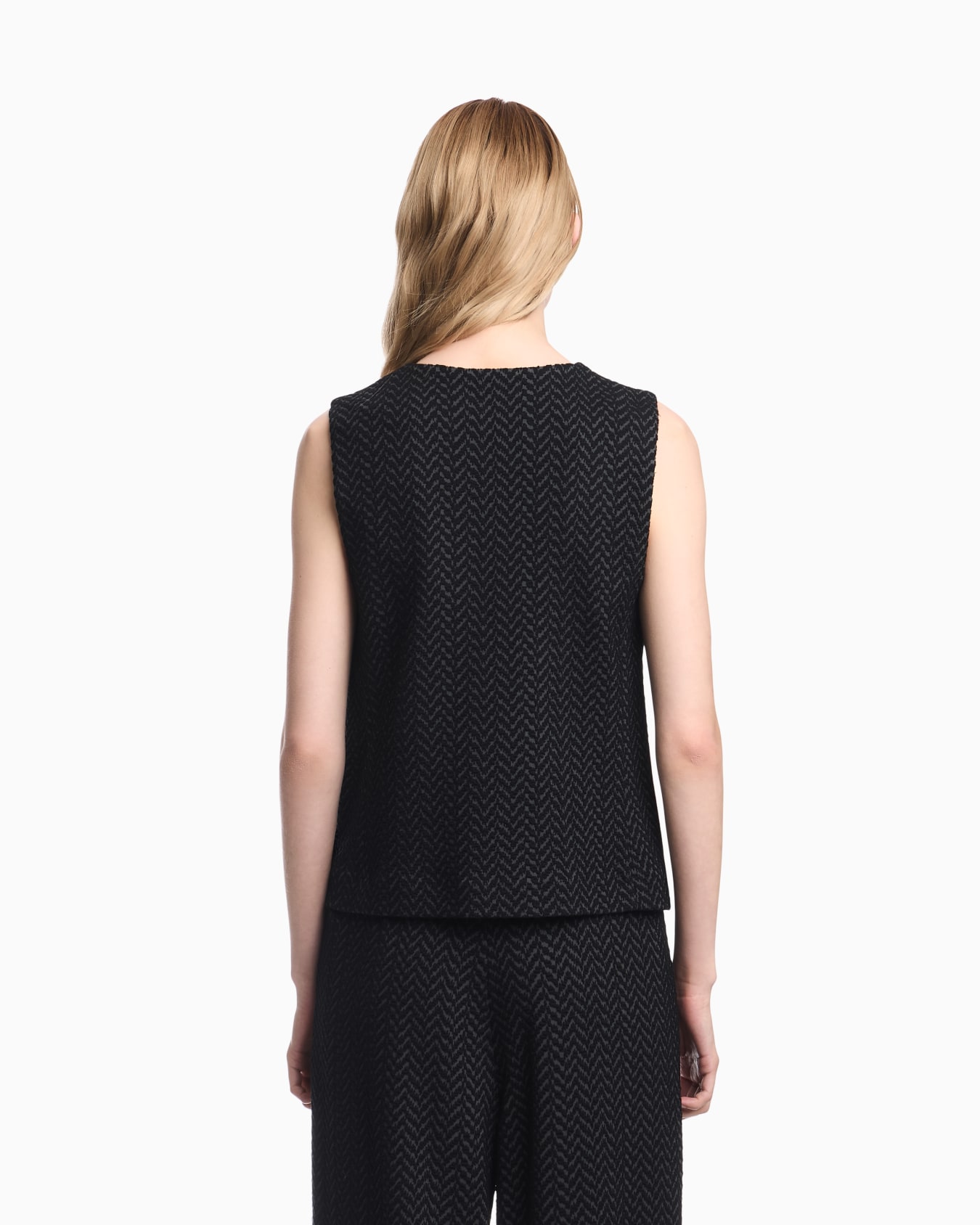 Chevron jacquard jersey vest Signature Capsule Slide 5