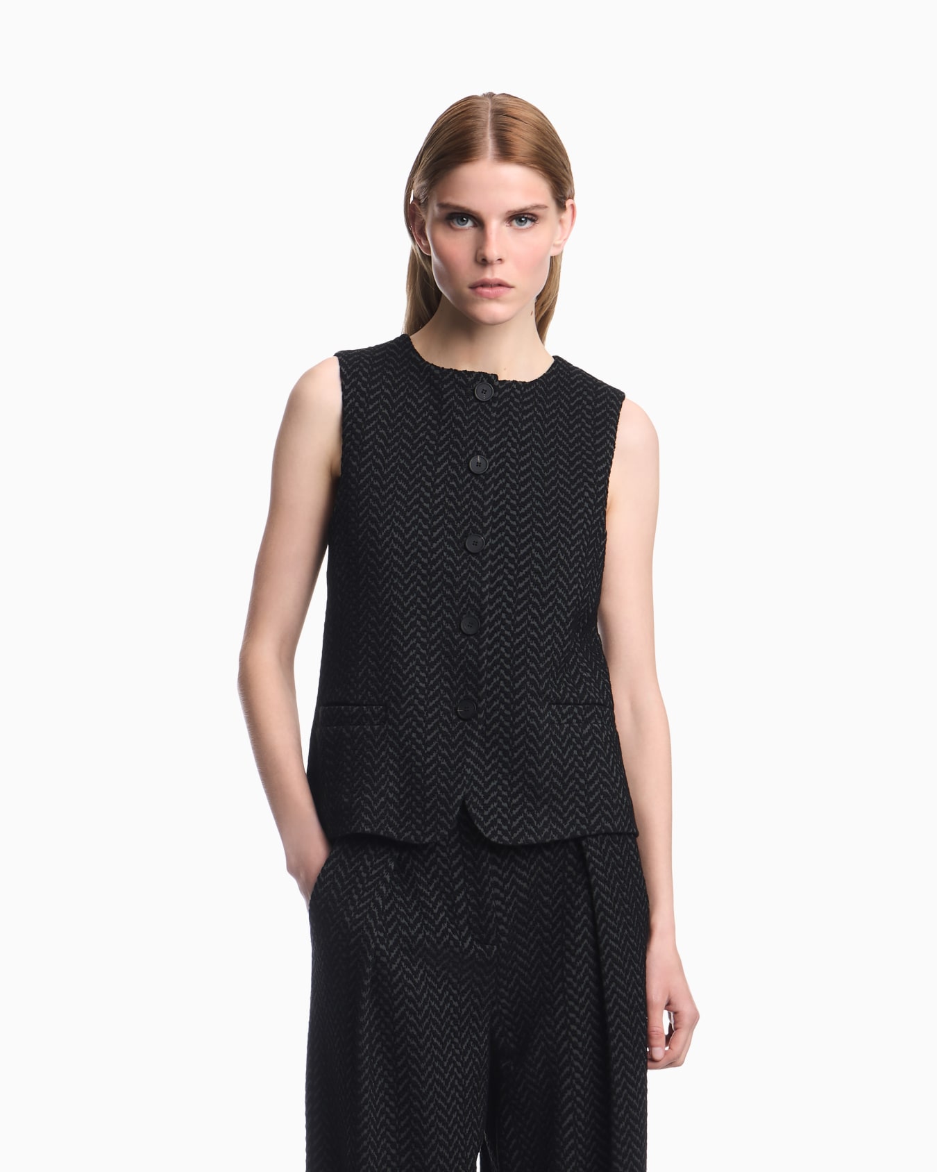 Chevron jacquard jersey vest Signature Capsule Slide 3