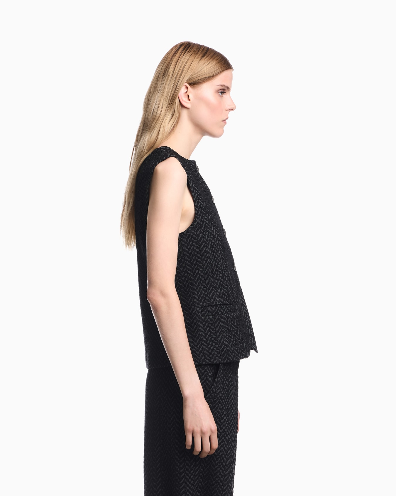 Chevron jacquard jersey vest Signature Capsule Slide 7
