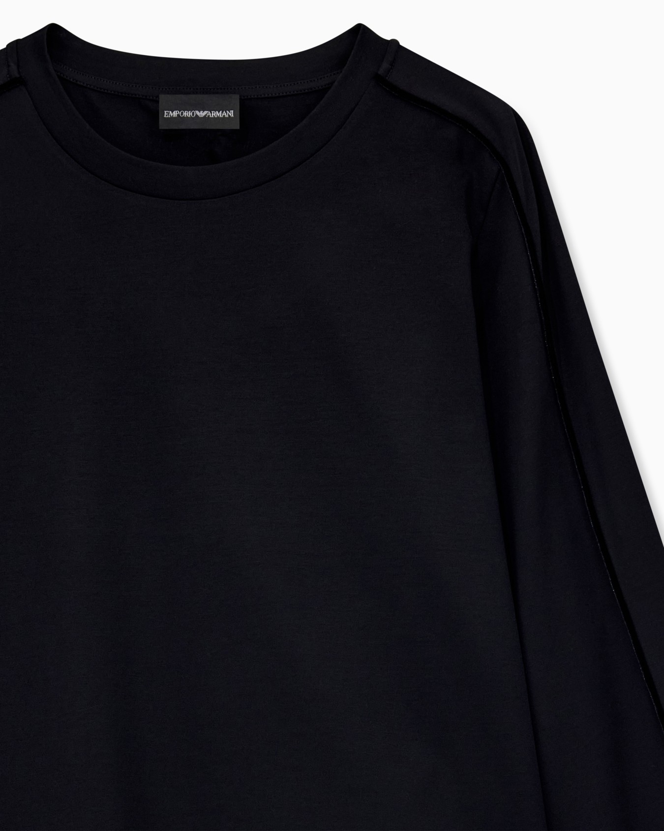 Mercerized jersey shirt with chenille tape Travel Essential Slide 2