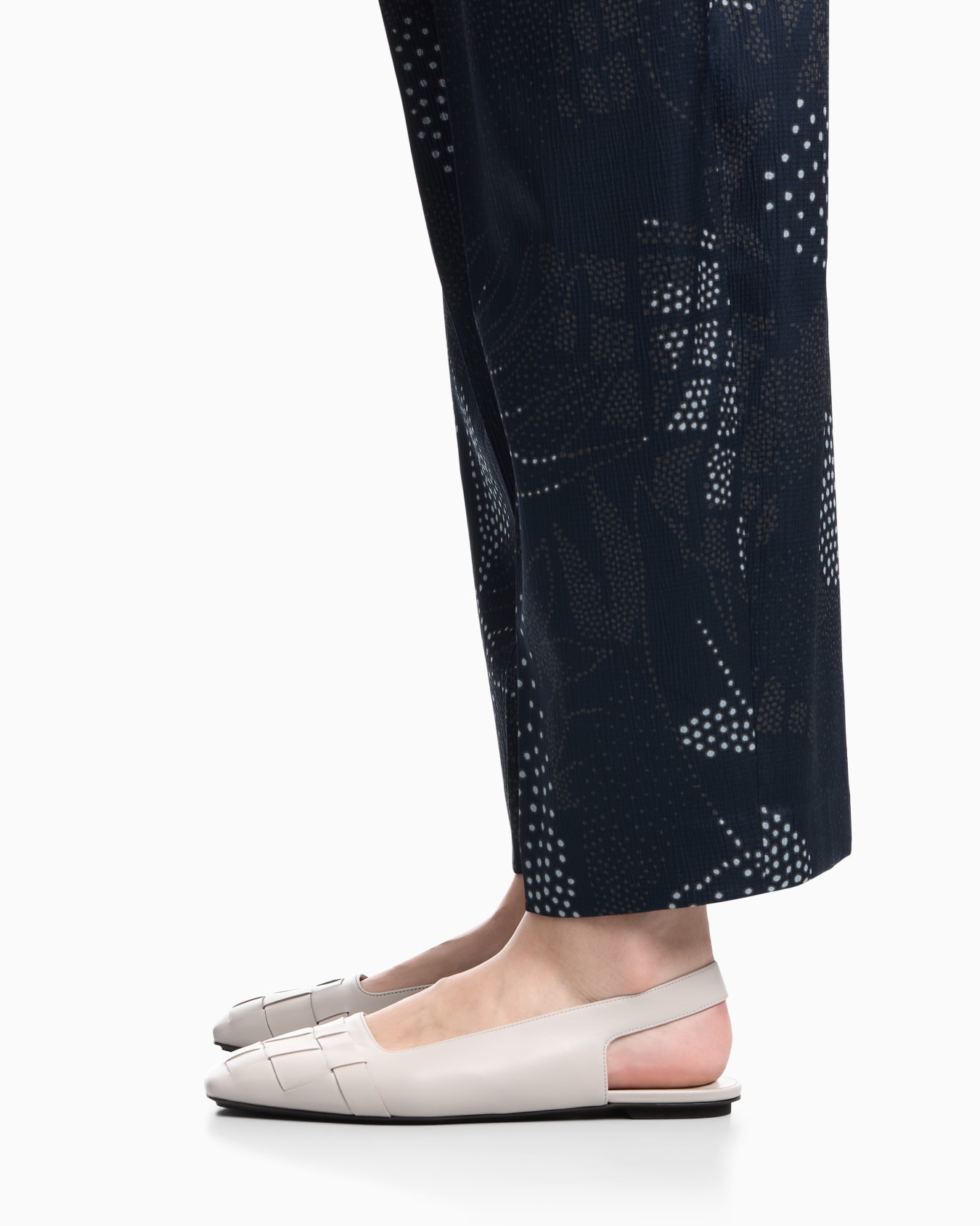 Slingback ballet flats in leather with woven detail Slide 6