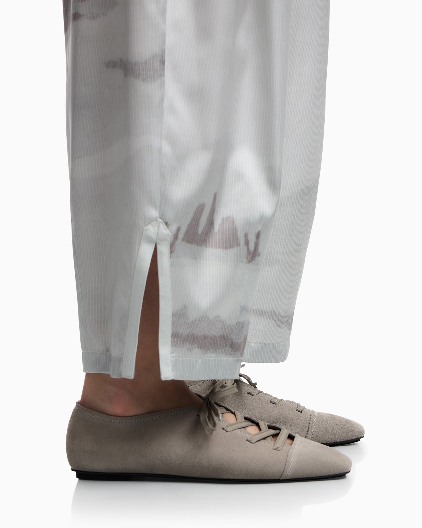 Lace-up ballet flats in suede with leather lining Slide 6