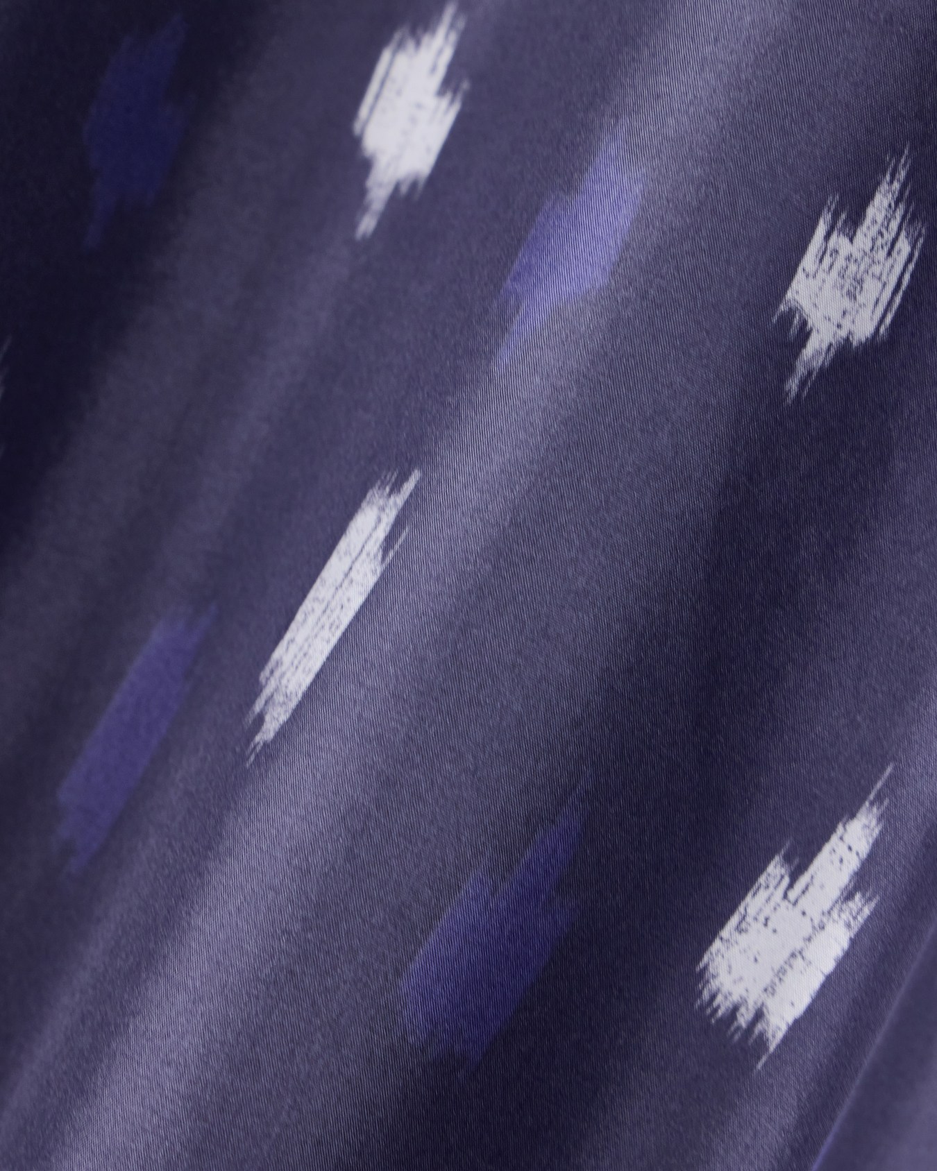 Silk shantung top with carpet print Slide 4