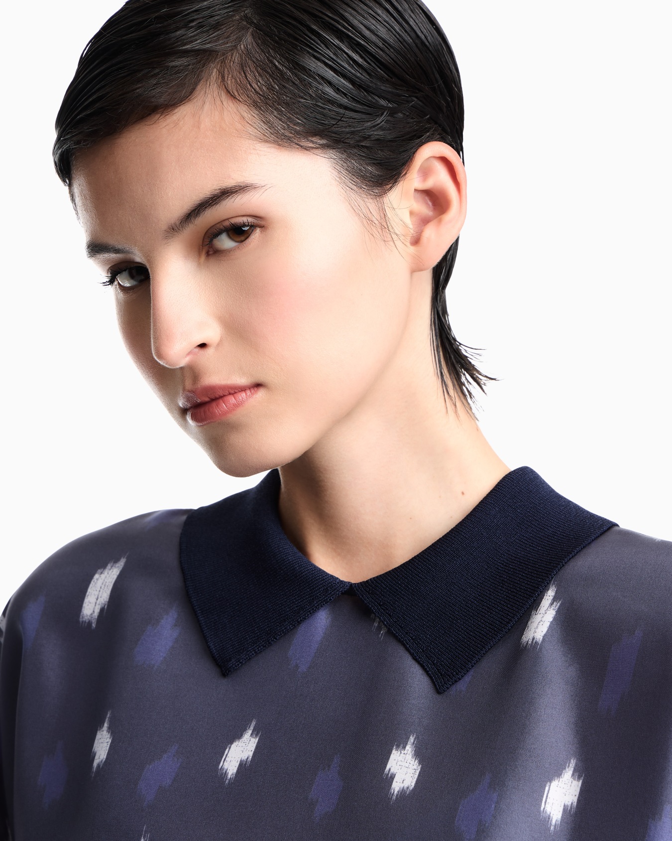 Silk shantung top with carpet print Slide 6
