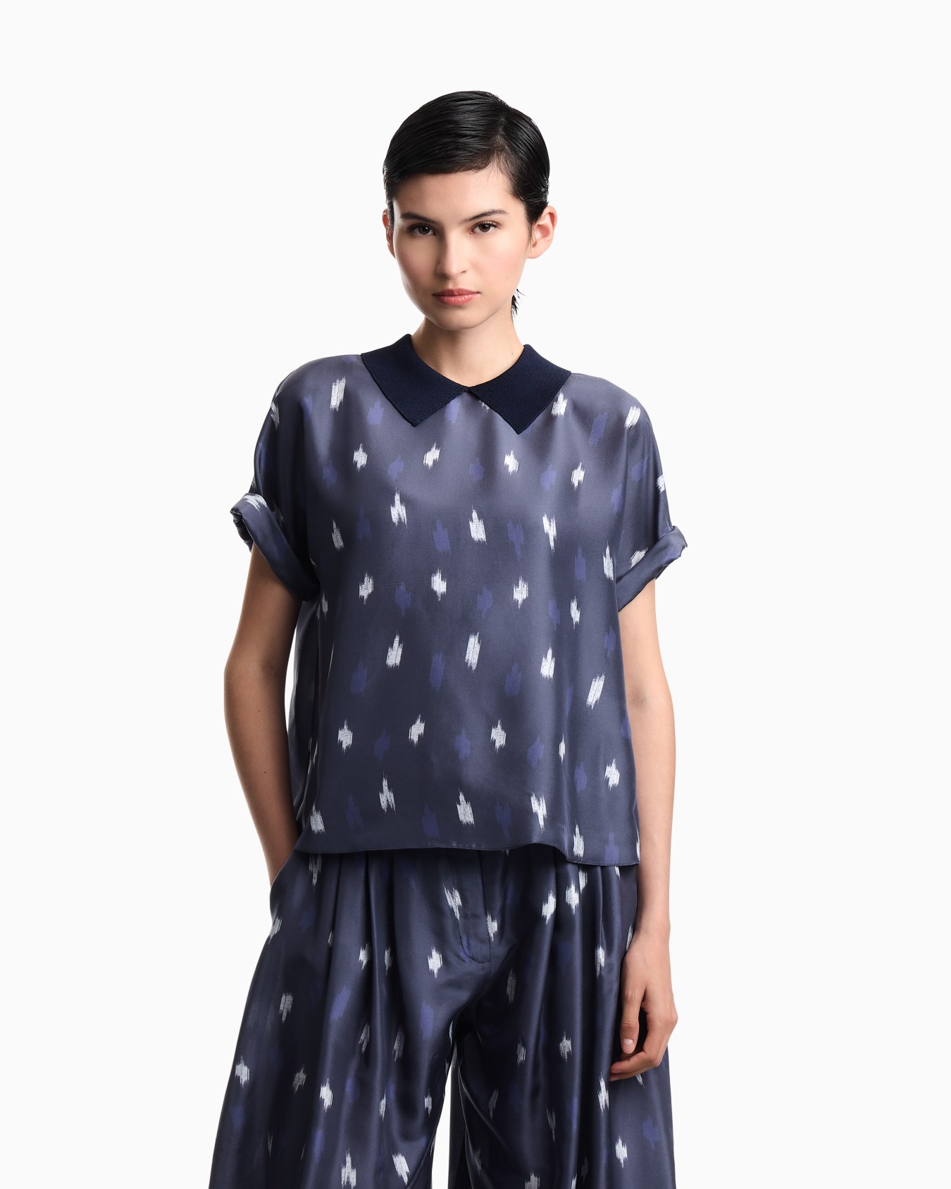 Silk shantung top with carpet print Slide 3
