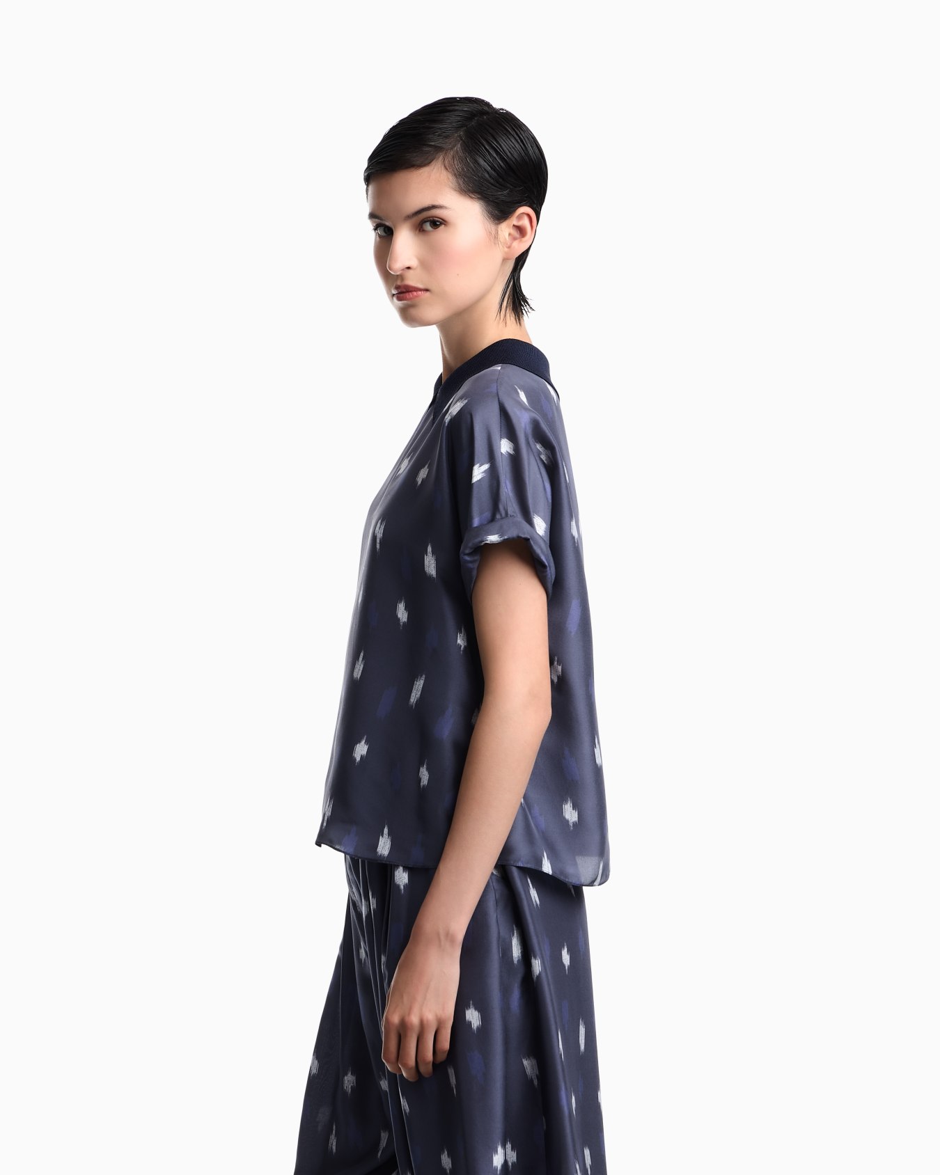 Silk shantung top with carpet print Slide 7