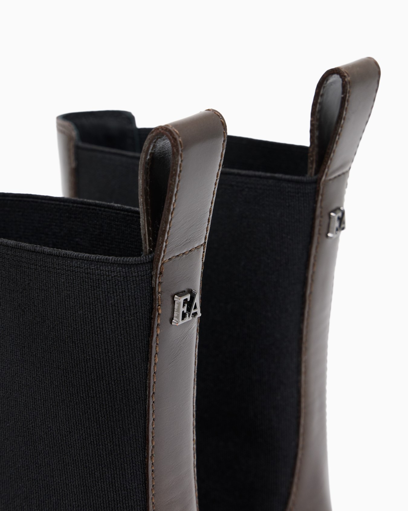 Smooth leather Chelsea boots with a low stacked heel Slide 3
