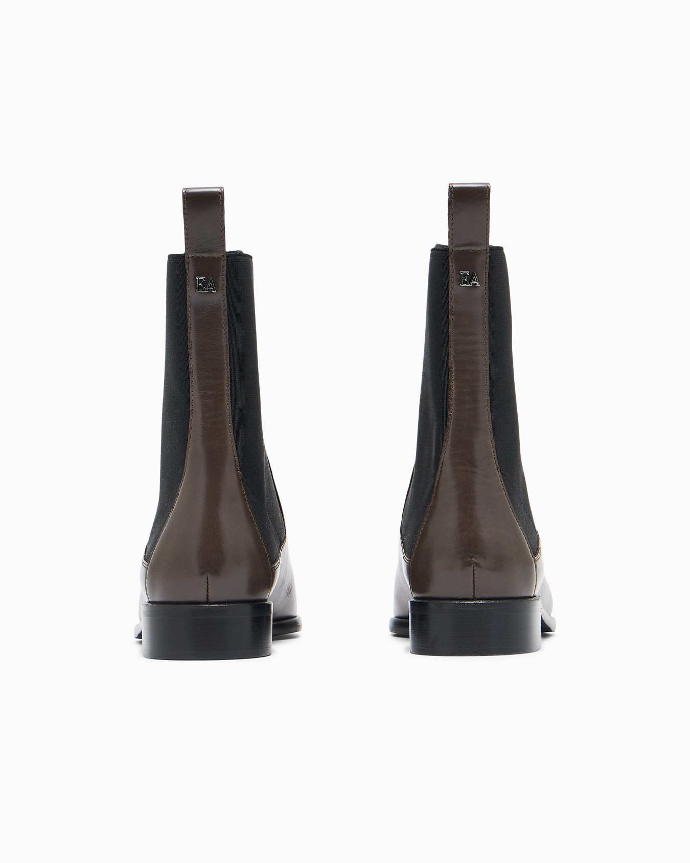 Smooth leather Chelsea boots with a low stacked heel Slide 2
