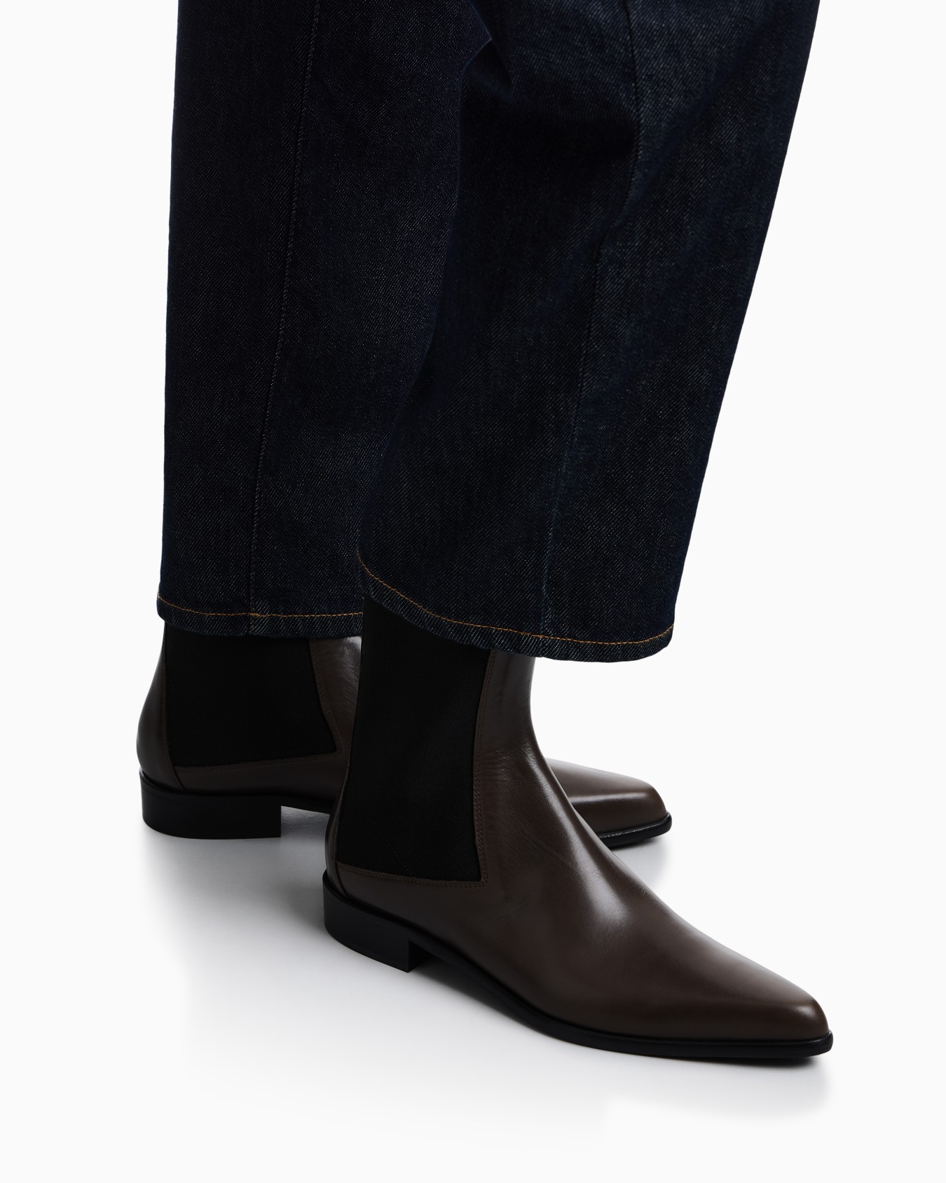Smooth leather Chelsea boots with a low stacked heel Slide 5
