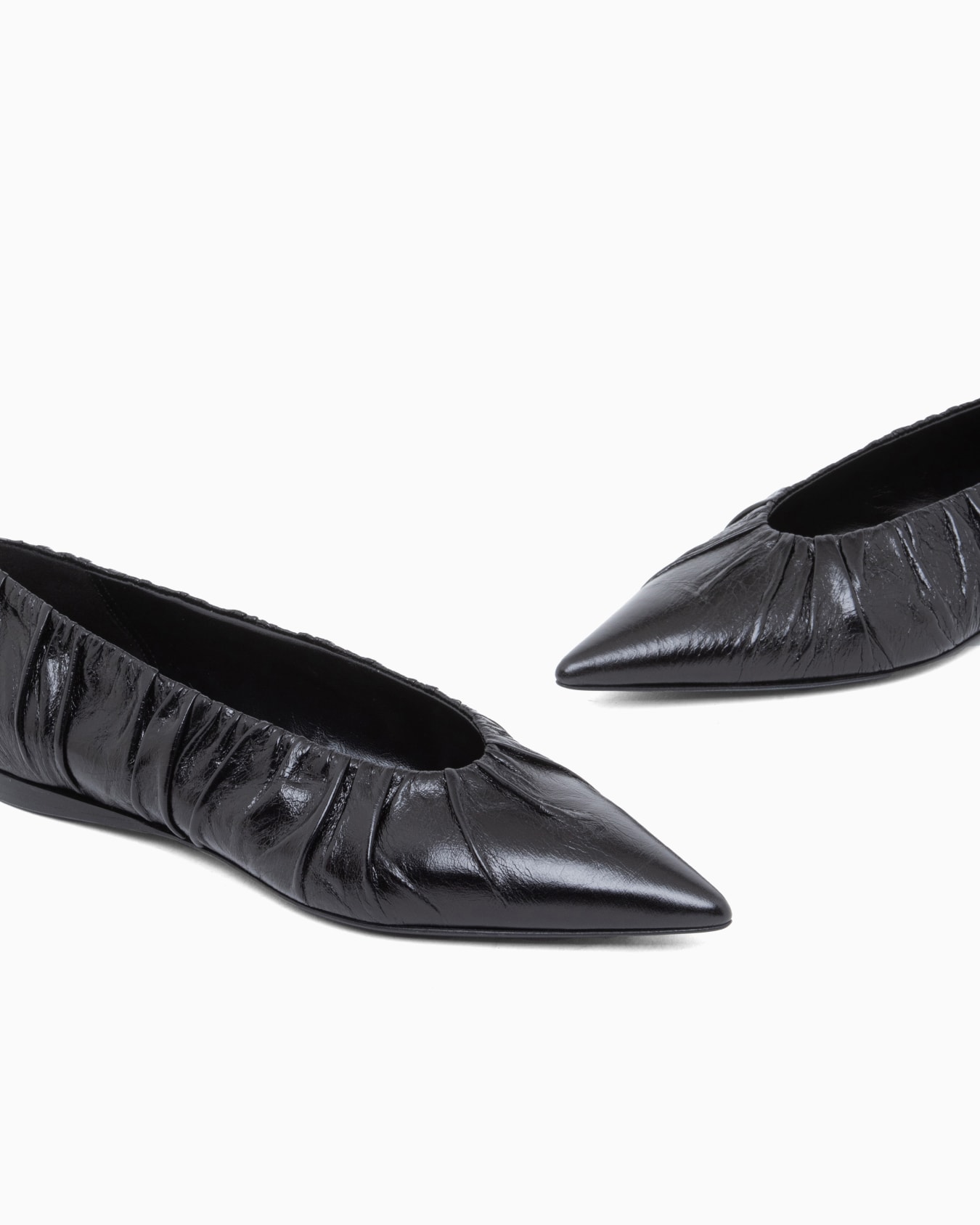 Ballet flats in glossy ruched leather with a pointed toe Slide 4