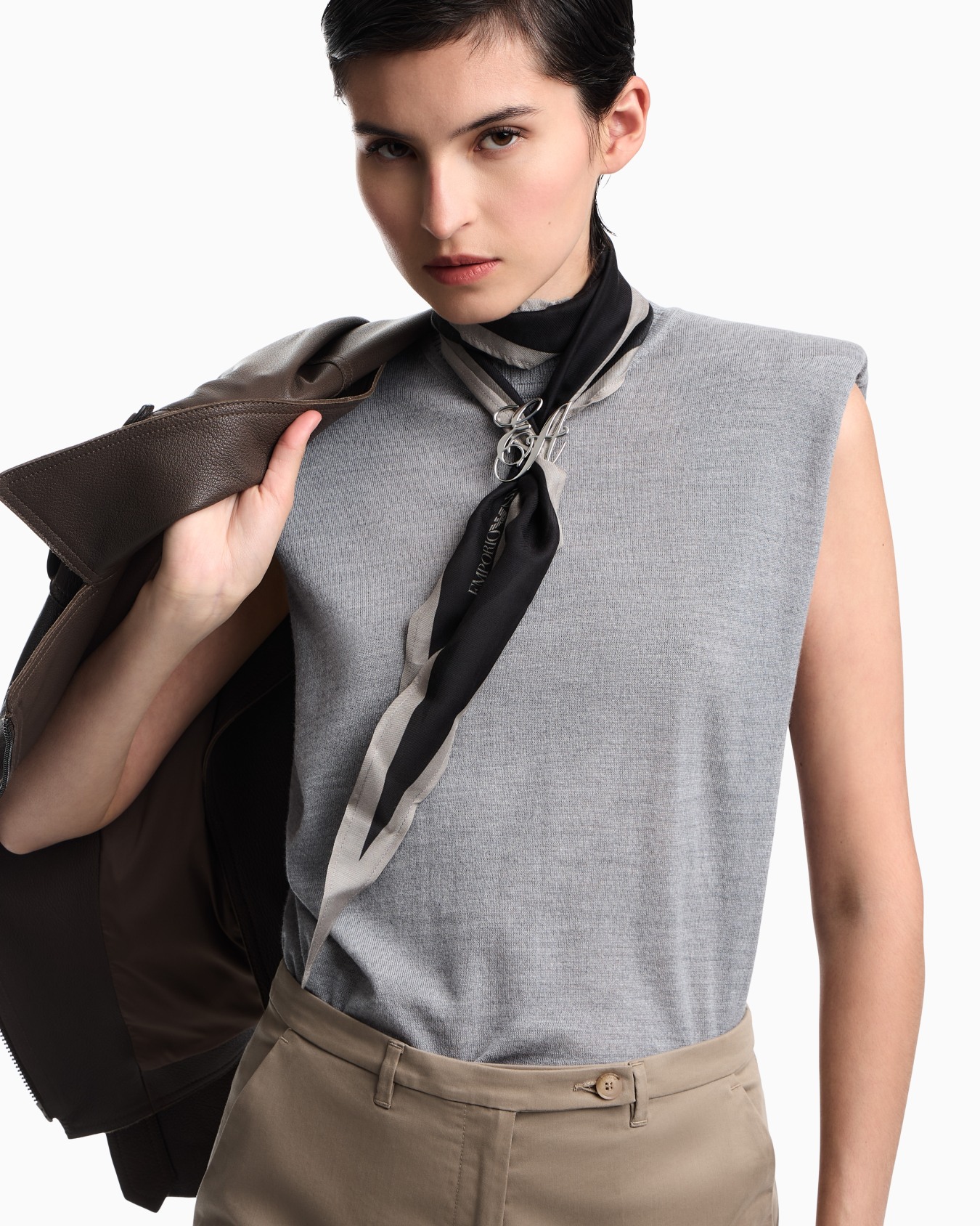 Scarf in printed modal and silk with a metal logo clip Slide 2
