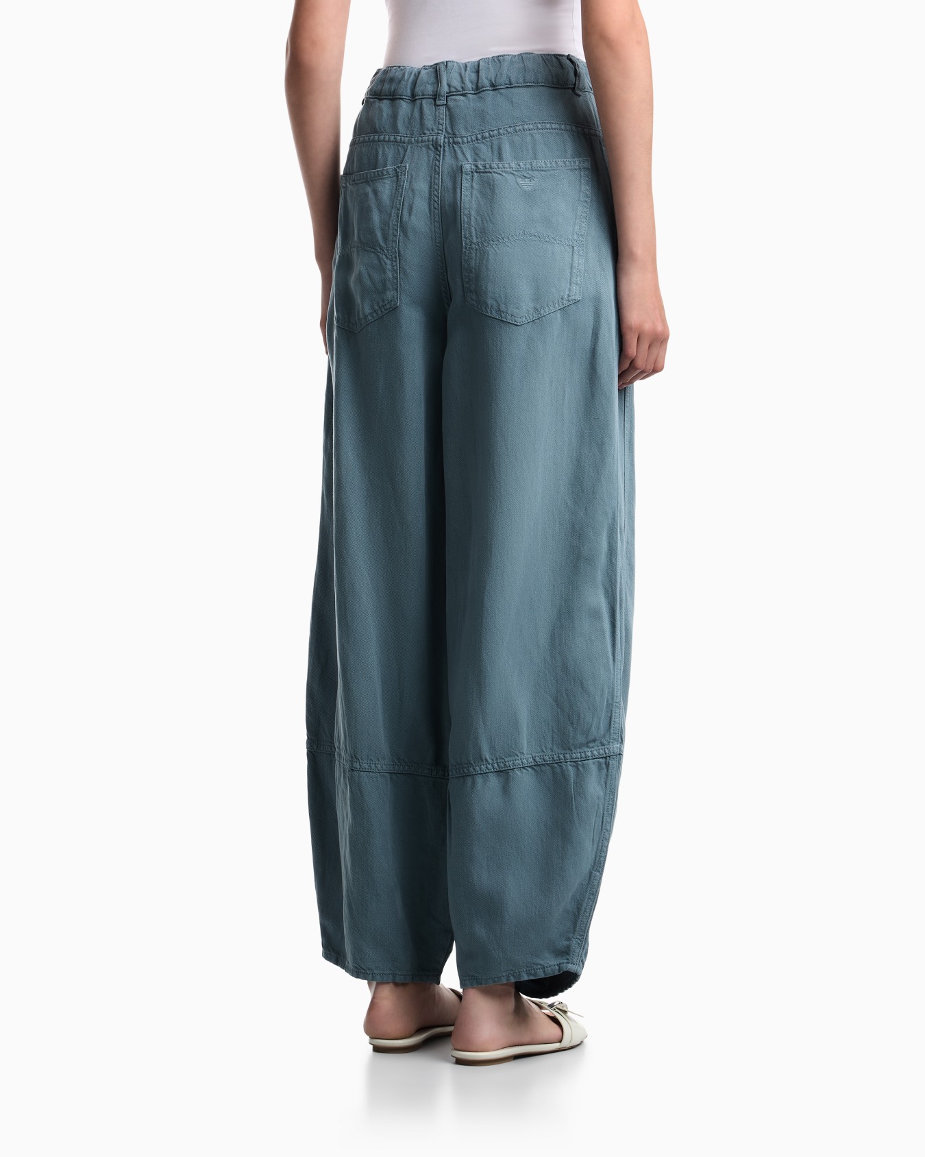 Garment-dyed linen and Lyocell five-pocket trousers Slide 5
