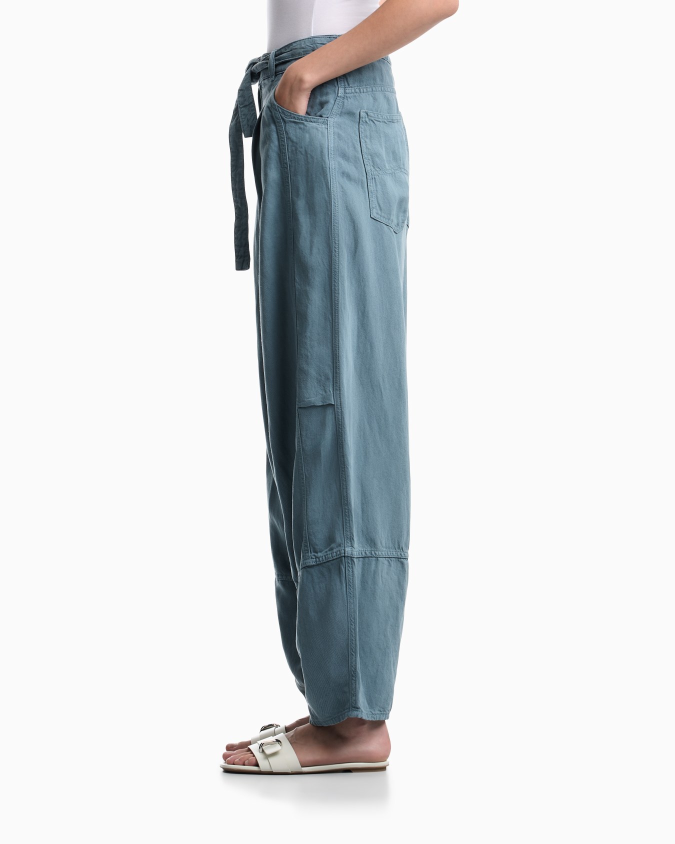 Garment-dyed linen and Lyocell five-pocket trousers Slide 7