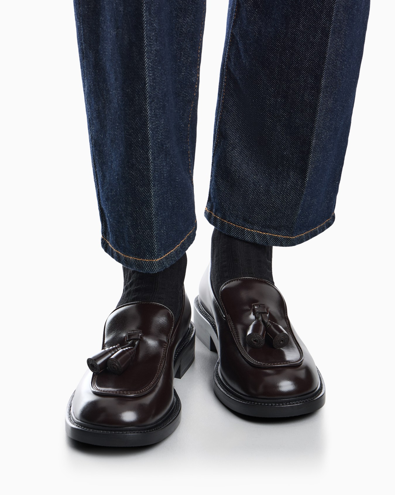 Loafer aus glänzendem Leder mit Quasten und robuster Sohle Folie 6